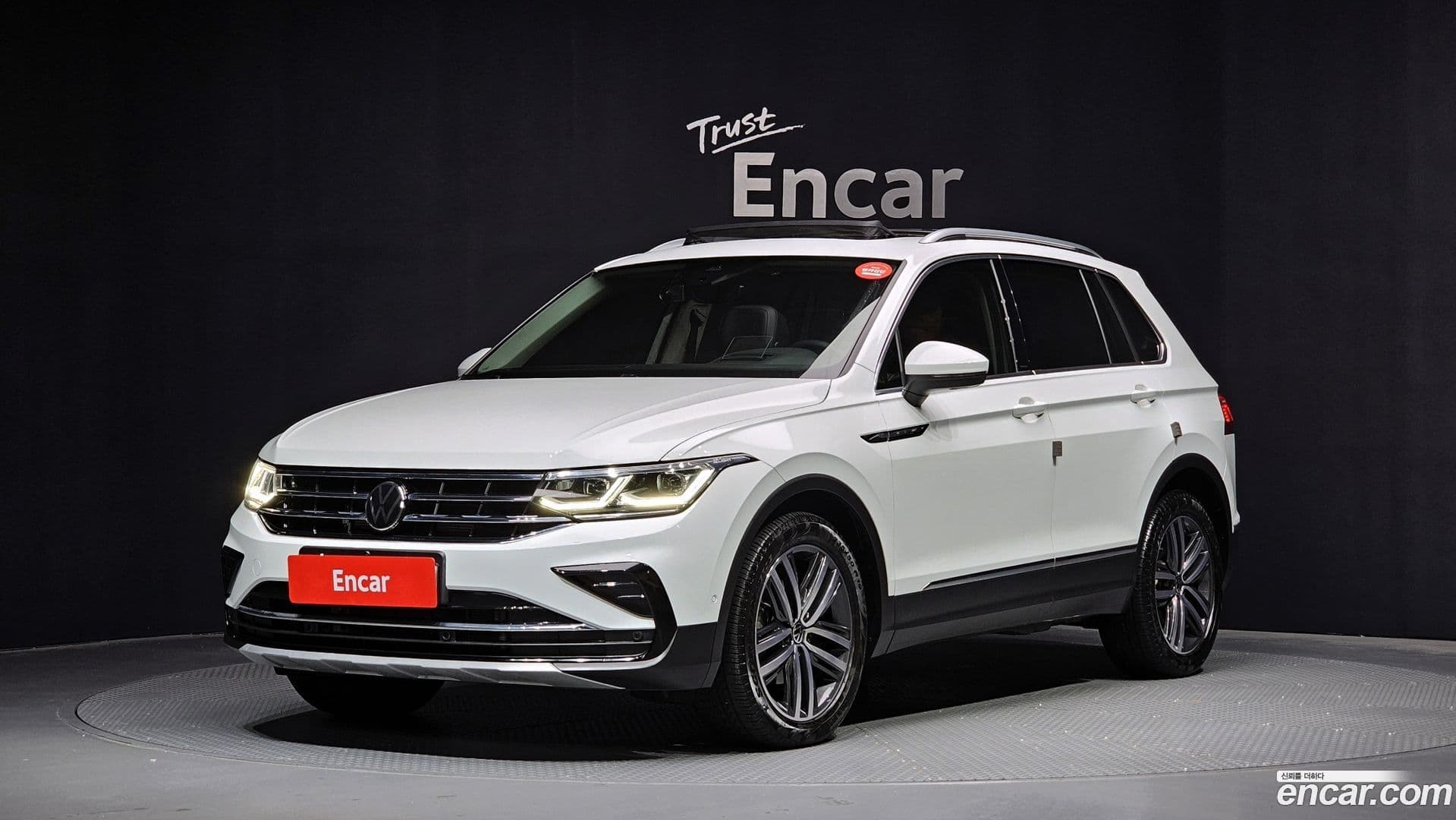Main__Slider__Photo:Tiguan Volkswagen 2023.9-0