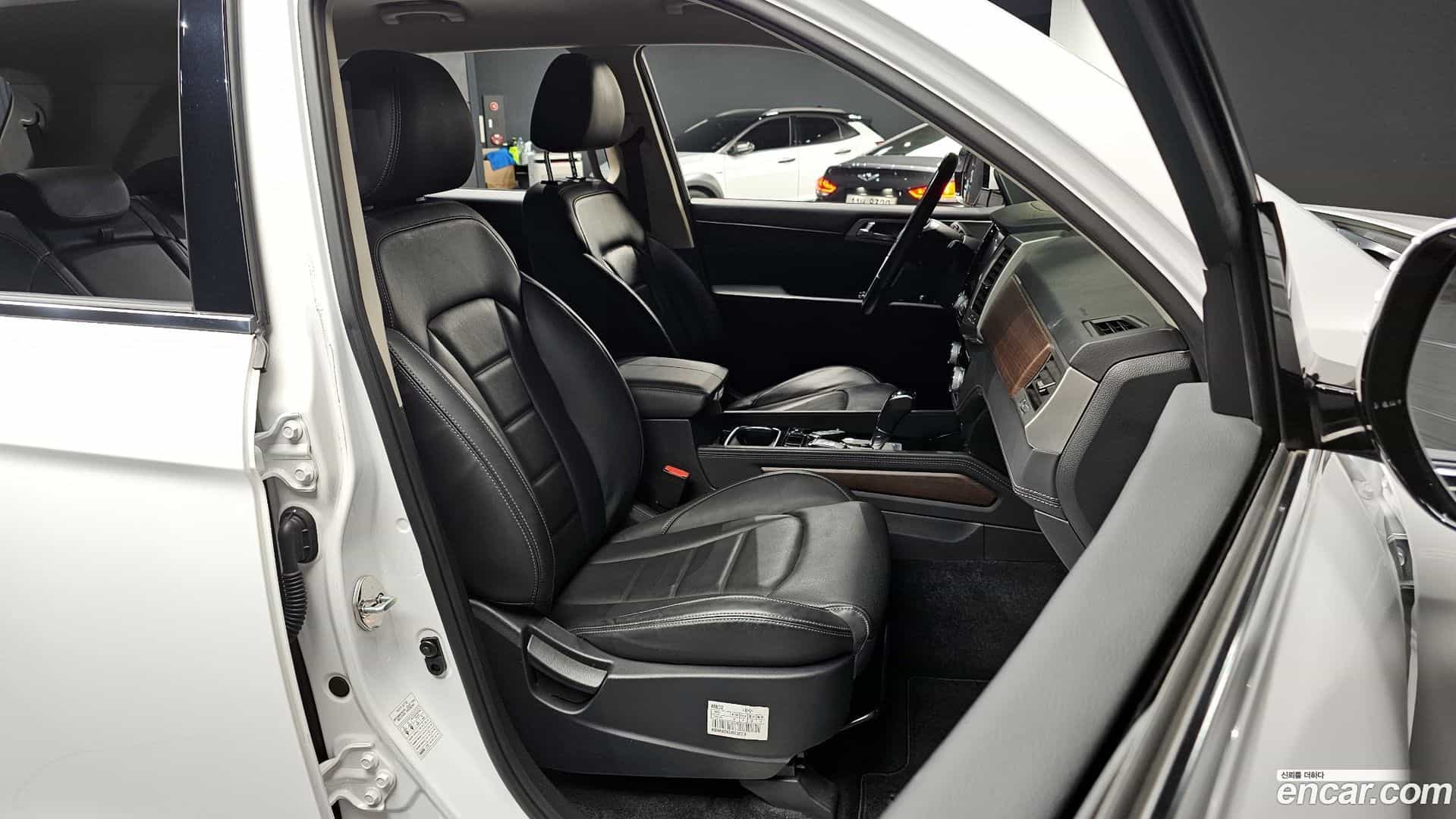 Rexton KG Mobility 2018.6-INNER-010