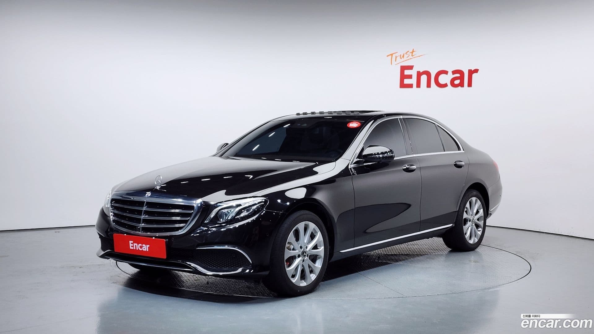 Main__Slider__Photo:E-Class Mercedes-Benz 2018.0-0
