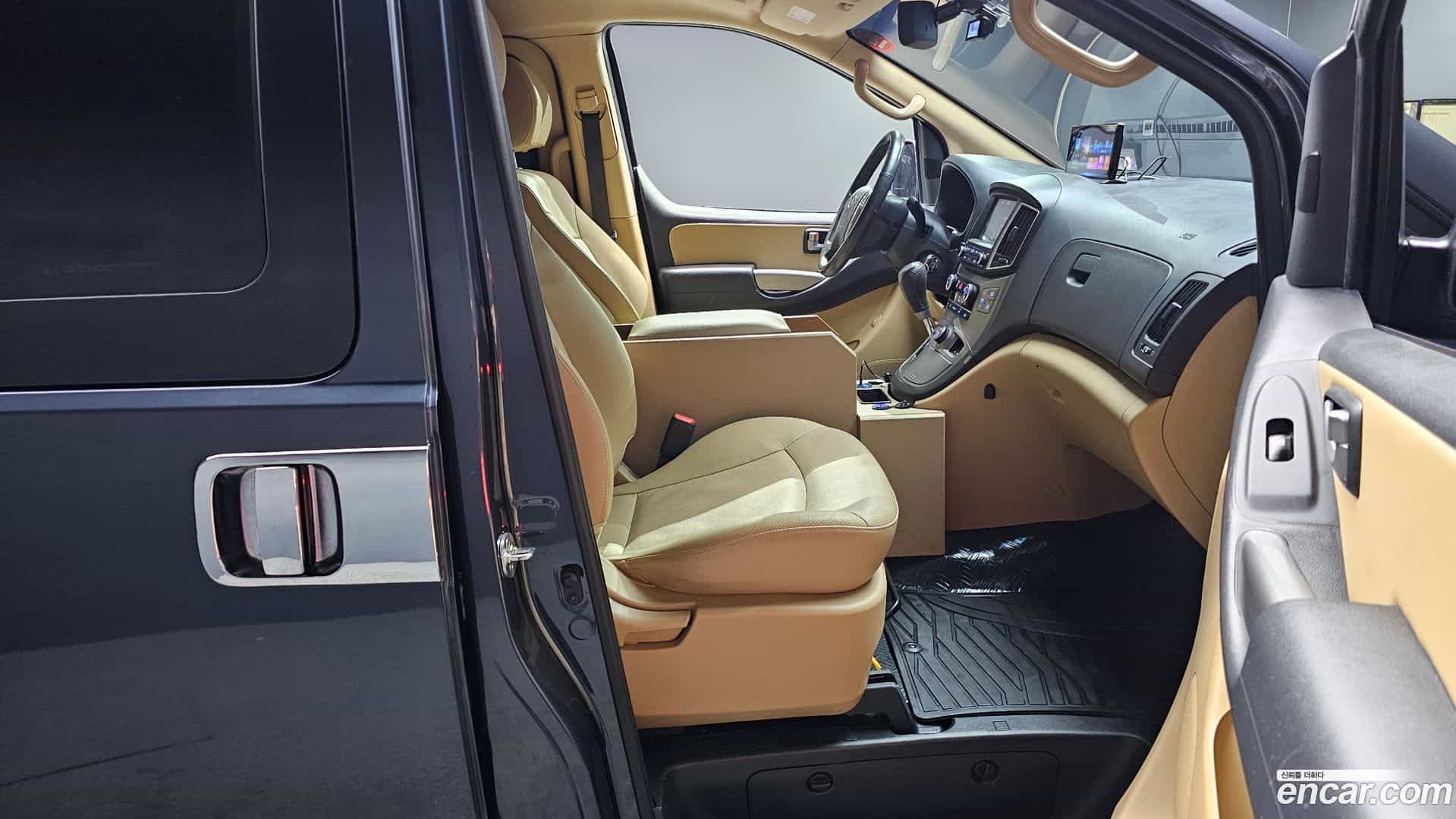 Starex Hyundai 2017.2-OPTION-015
