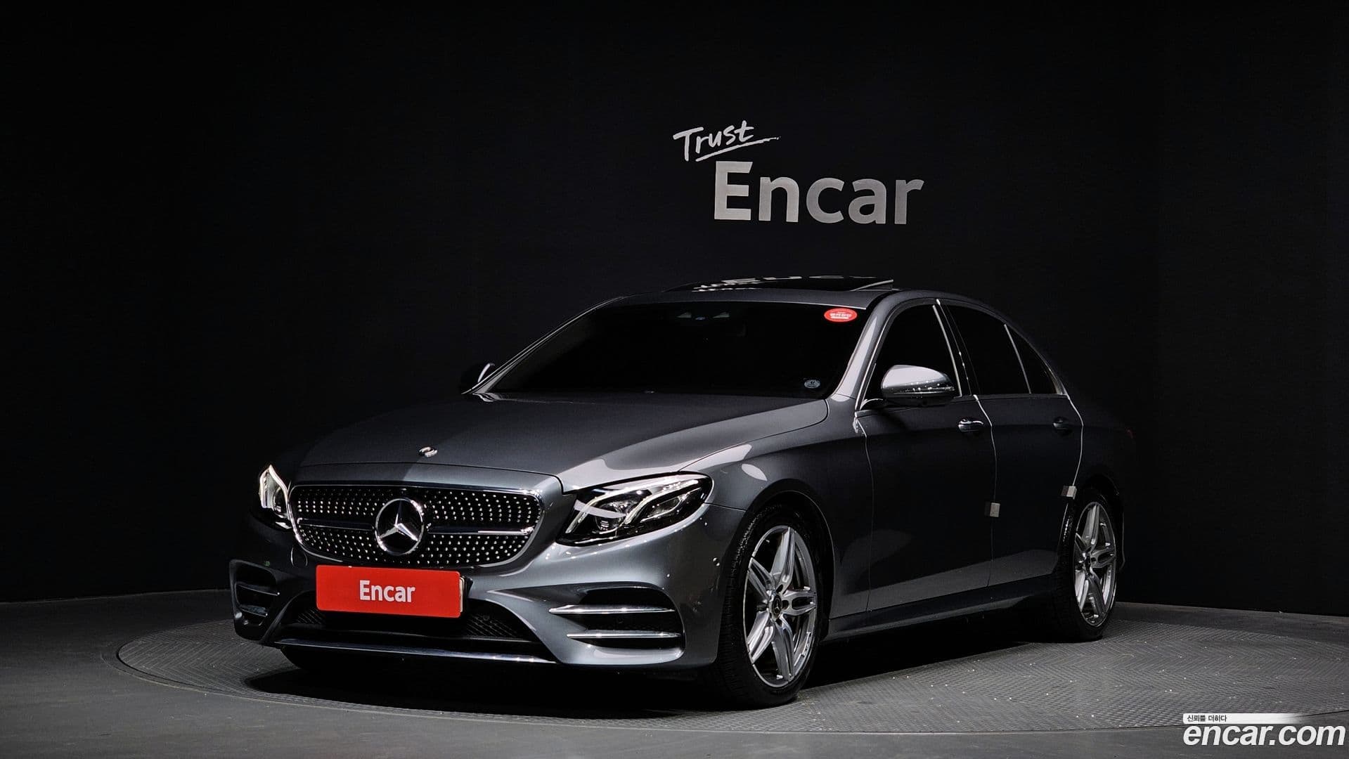 Main__Slider__Photo:E-Class Mercedes-Benz 2018.3-0