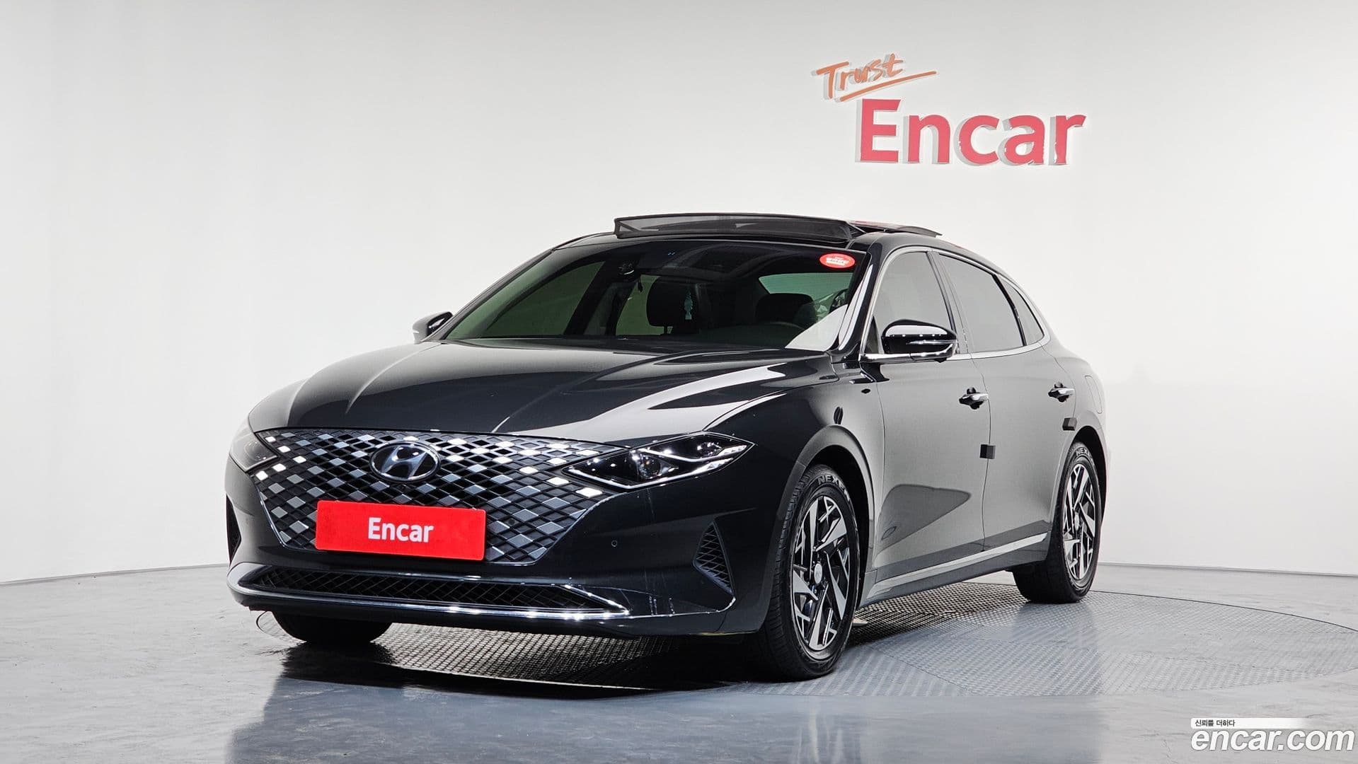 Main__Slider__Photo:Grandeur Hyundai 2021.11-0