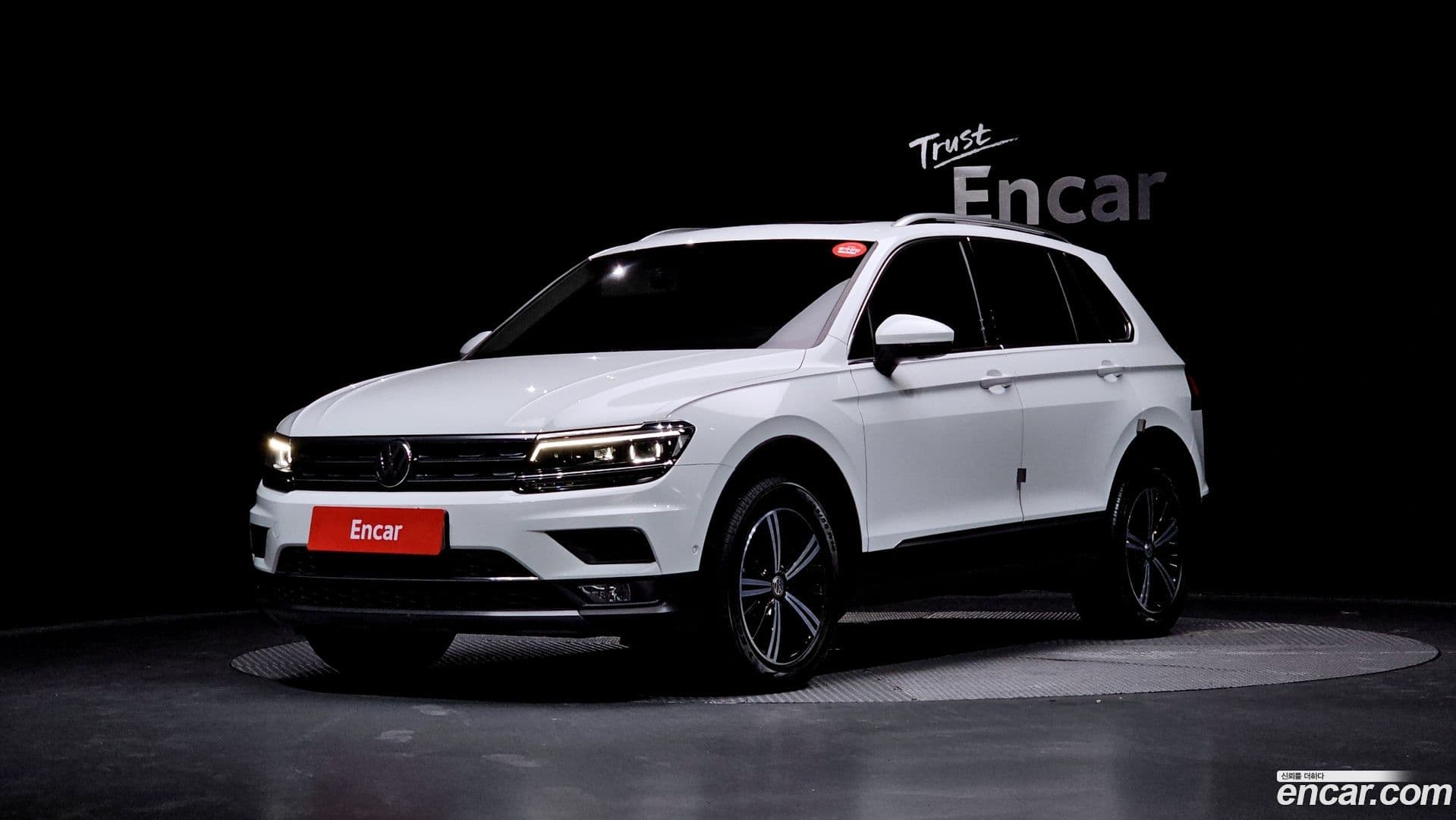 Main__Slider__Photo:Tiguan Volkswagen 2019.10-0