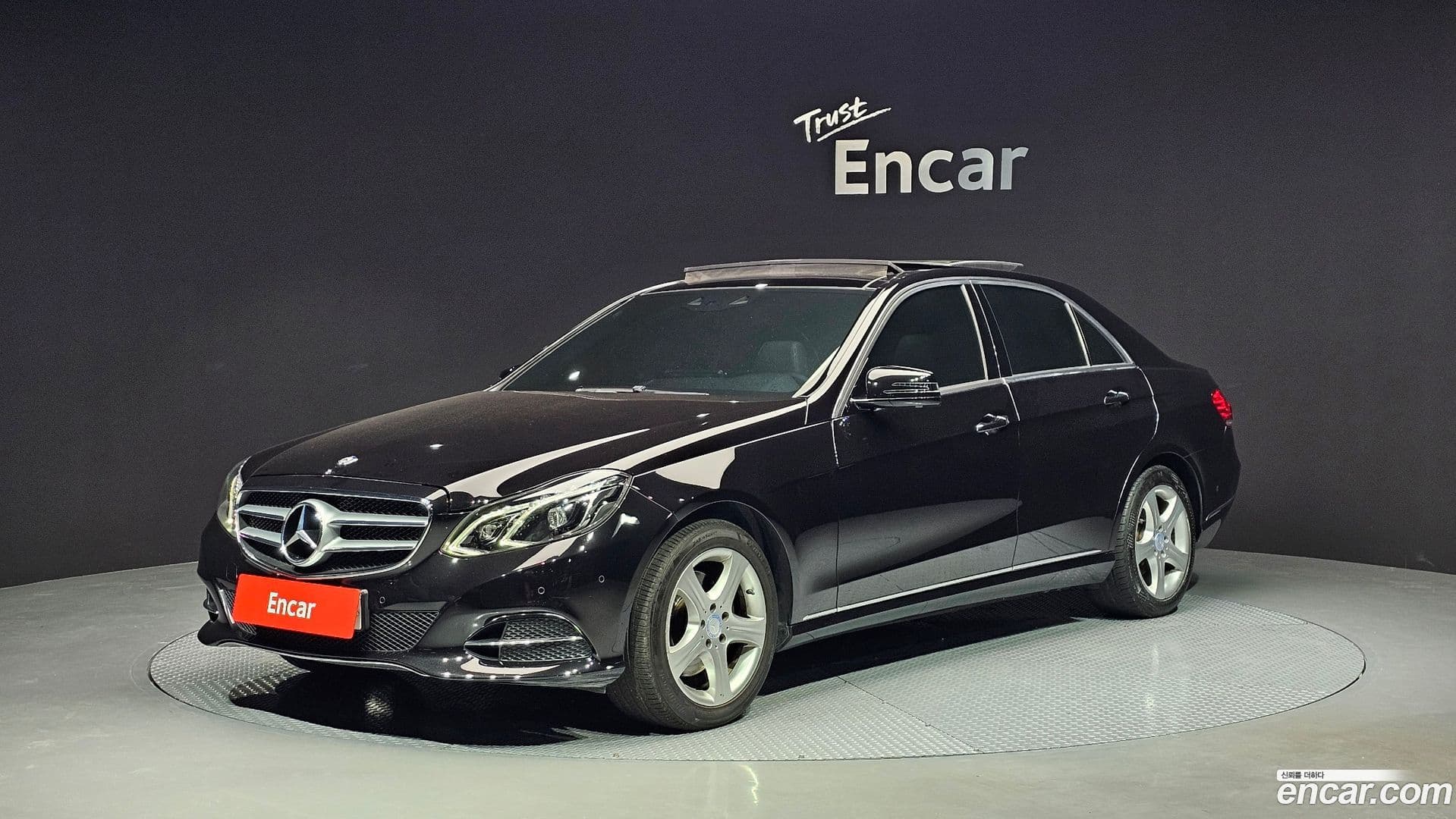 Main__Slider__Photo:E-Class Mercedes-Benz 2014.7-0