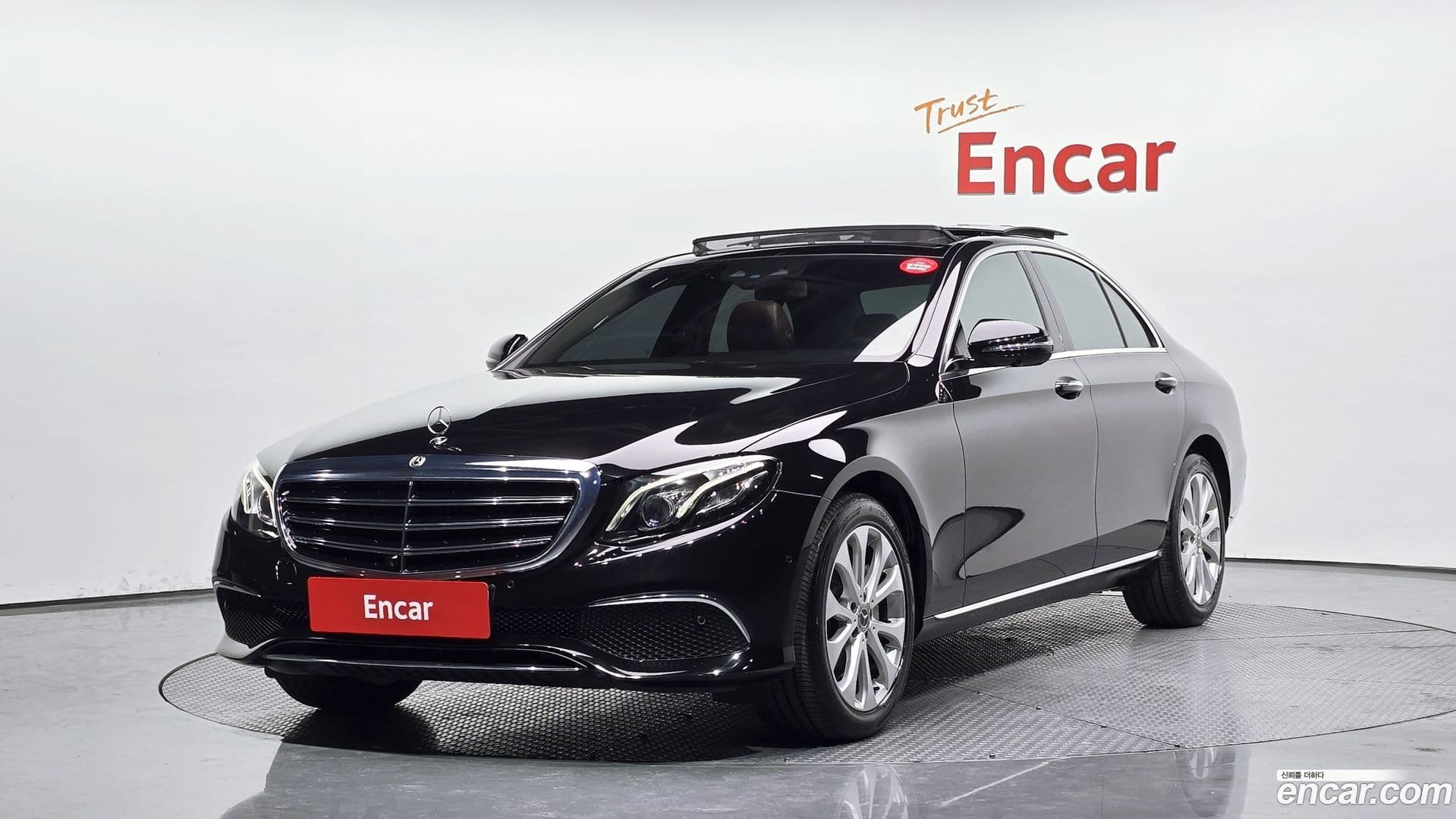 Main__Slider__Photo:E-Class Mercedes-Benz 2019.1-0