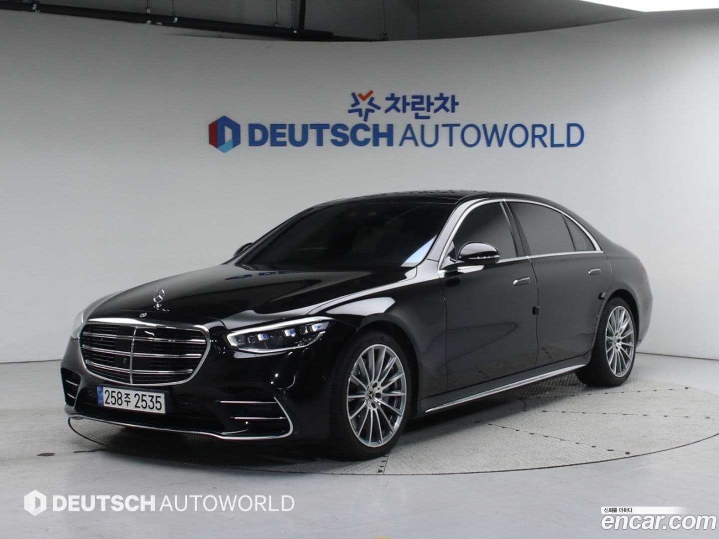 Main__Slider__Photo:S-Class Mercedes-Benz 2021.6-0