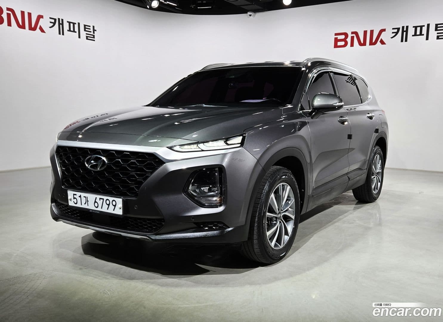 Main__Slider__Photo:Santafe Hyundai 2018.8-0