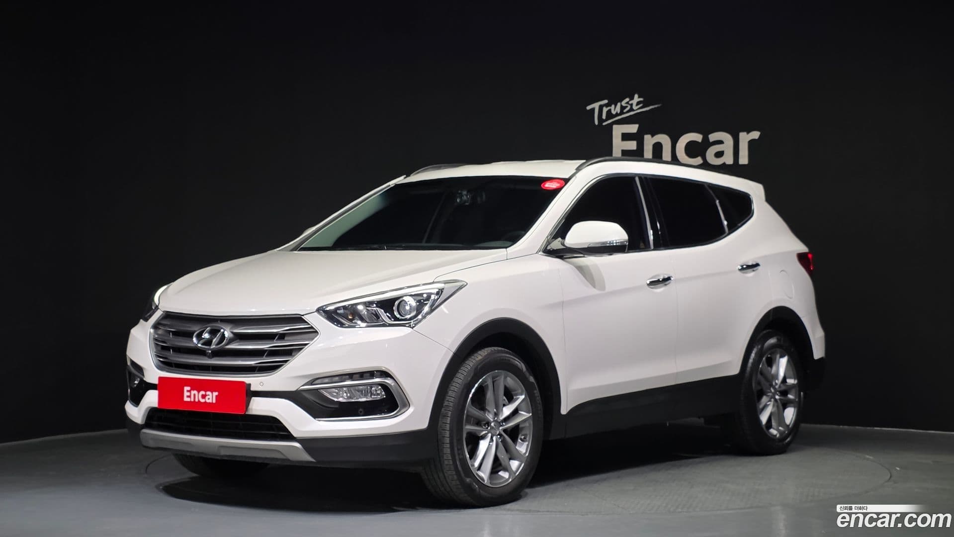 Main__Slider__Photo:Santafe Hyundai 2016.0-0
