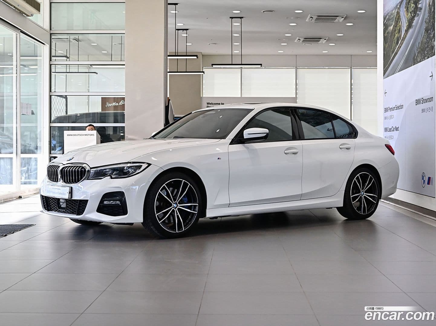 Main__Slider__Photo:3-Series BMW 2019.10-0