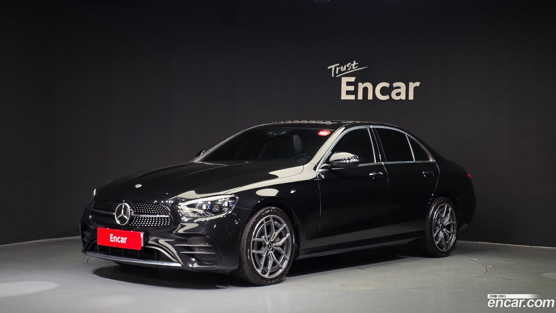 Main__Slider__Photo:E-Class Mercedes-Benz 2020.11-0