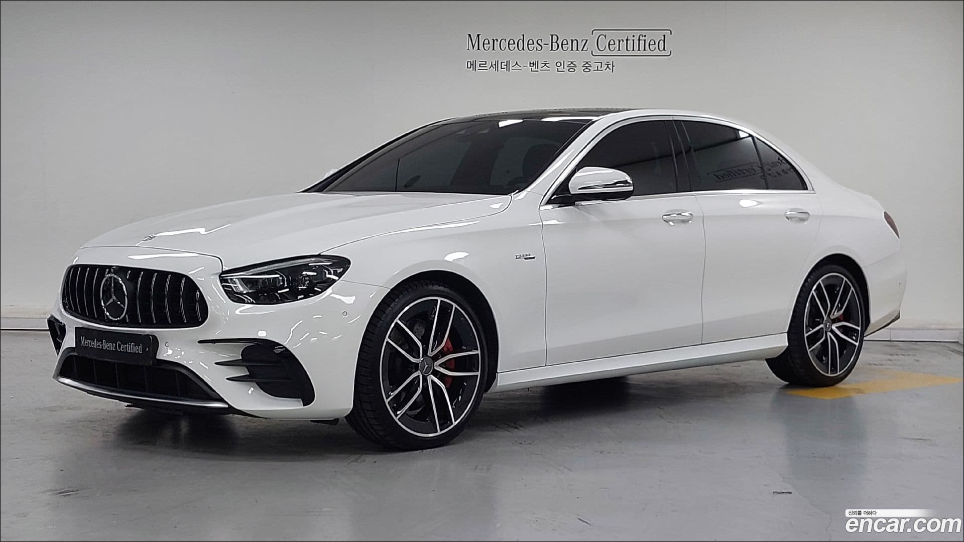 Main__Slider__Photo:E-Class Mercedes-Benz 2021.11-0