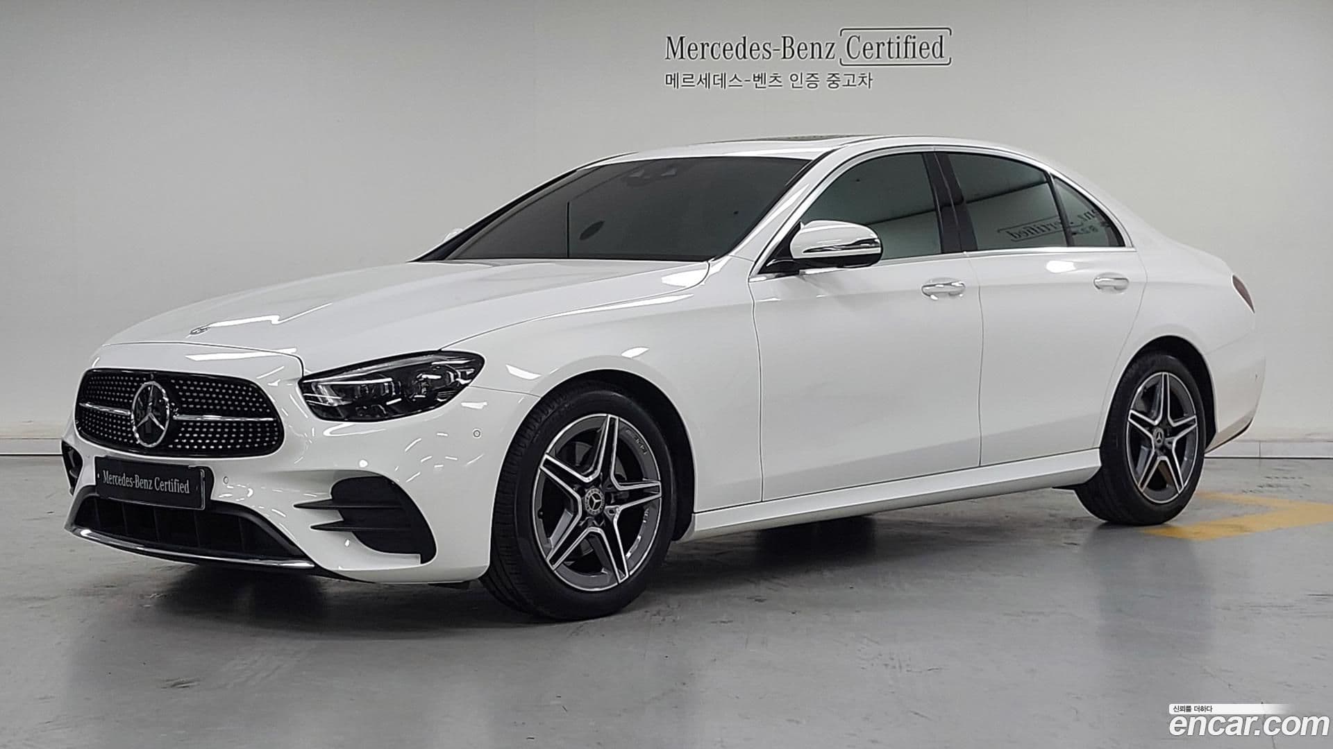 Main__Slider__Photo:E-Class Mercedes-Benz 2023.7-0
