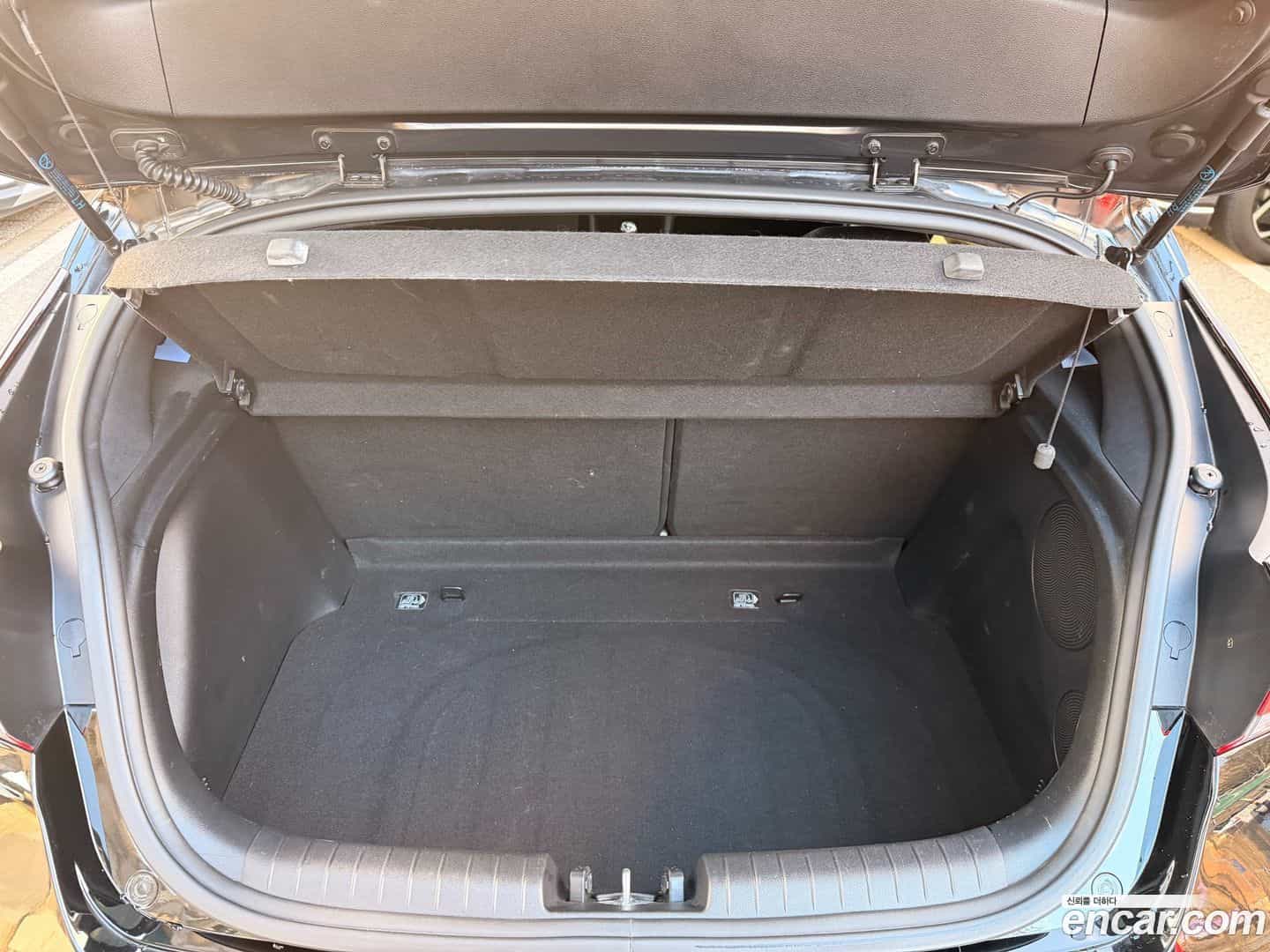 Veloster Hyundai 2019.6-OPTION-021
