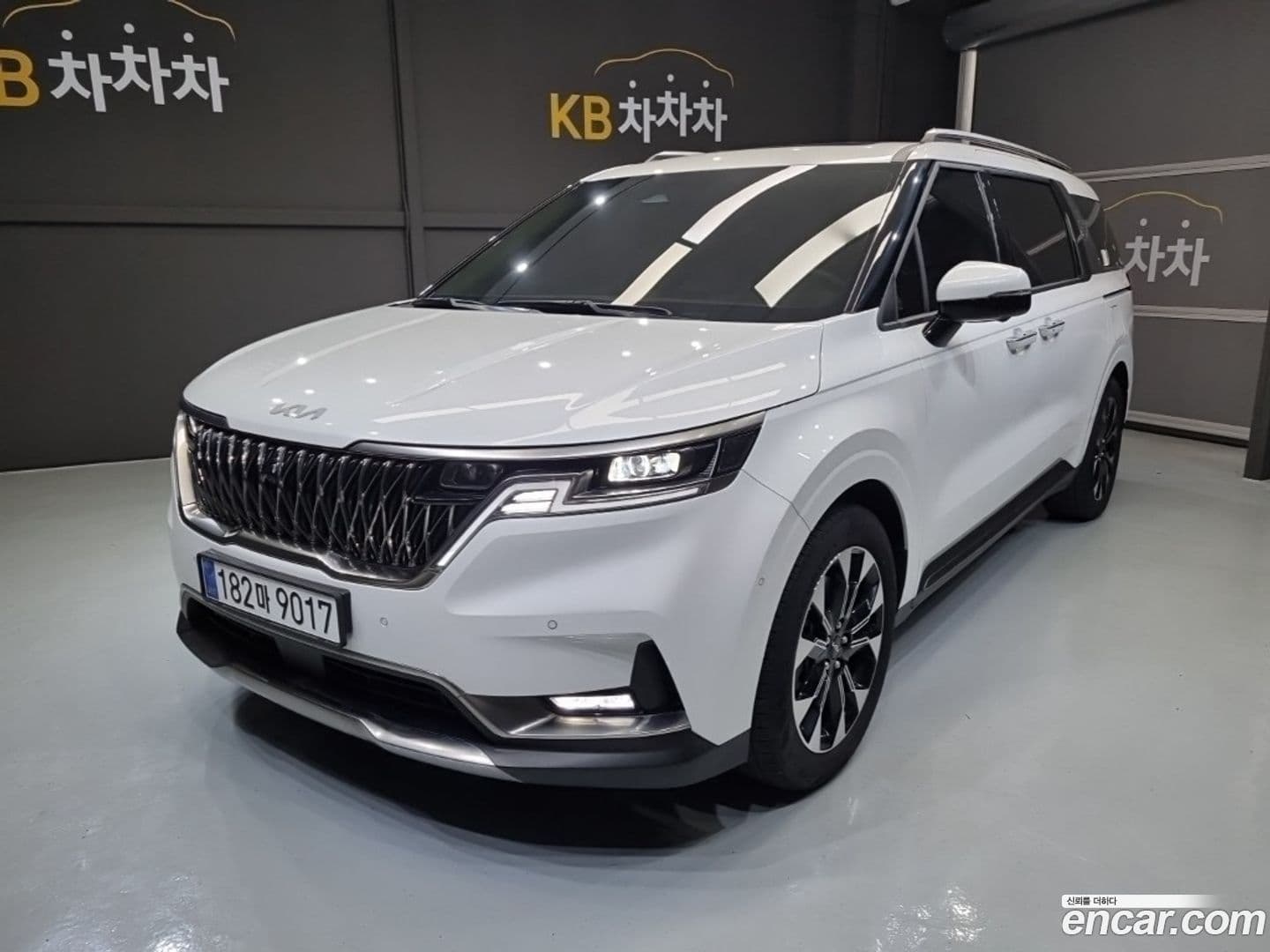 Main__Slider__Photo:Canival Kia 2023.10-0