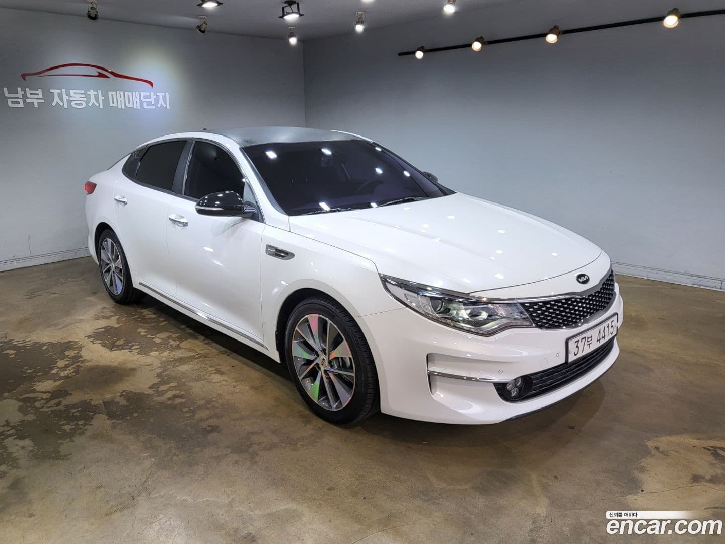 Main__Slider__Photo:K5 Kia 2017.3-0