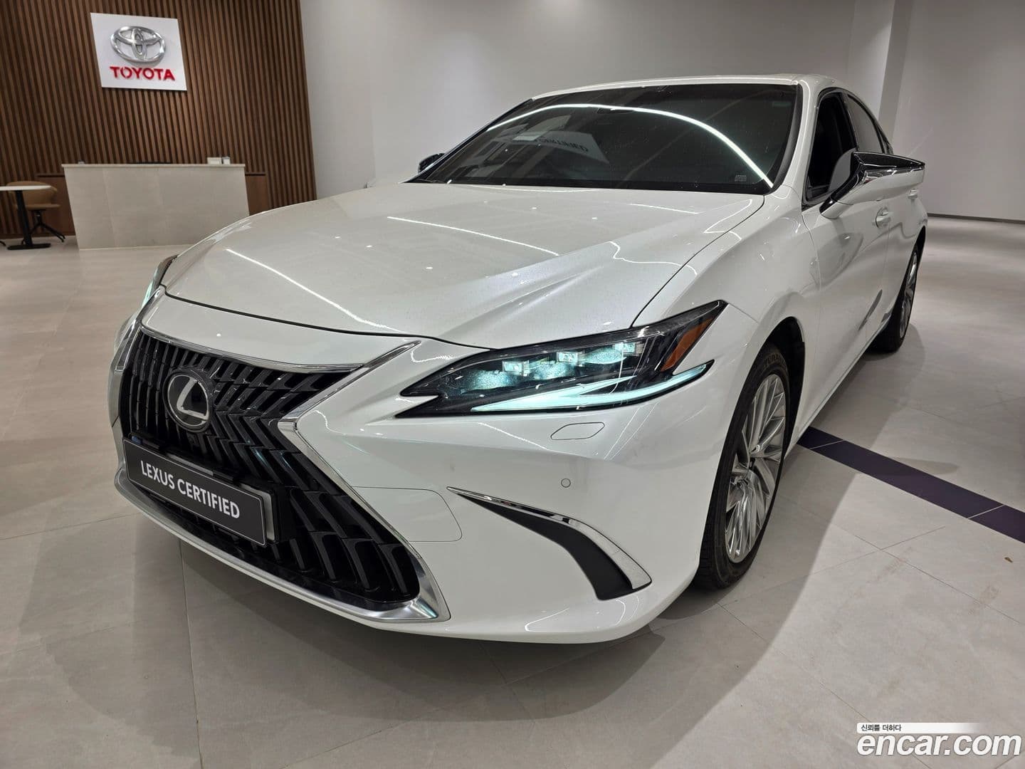 Main__Slider__Photo:ES Lexus 2023.10-0