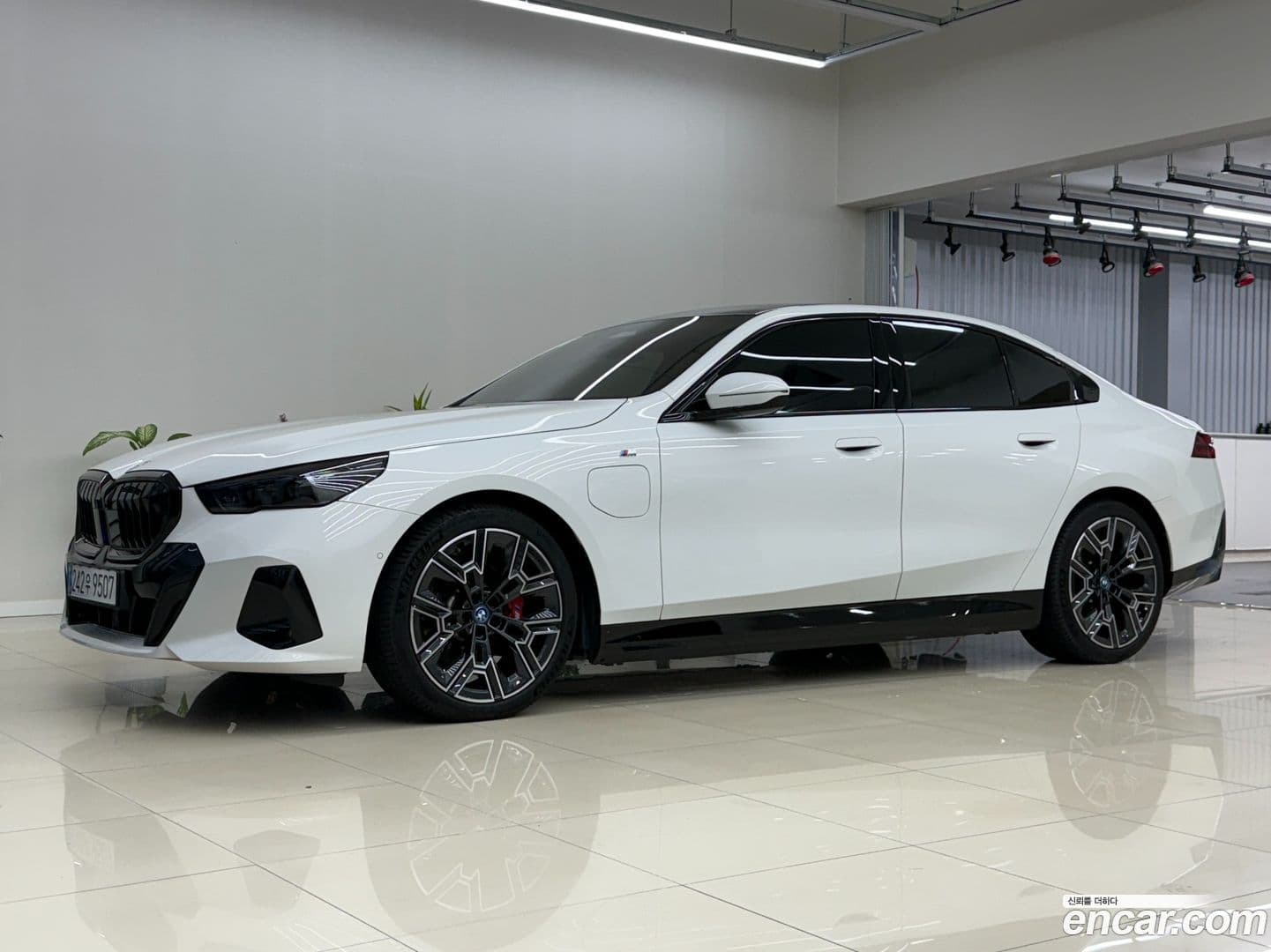 Main__Slider__Photo:5-Series BMW 2024.8-0