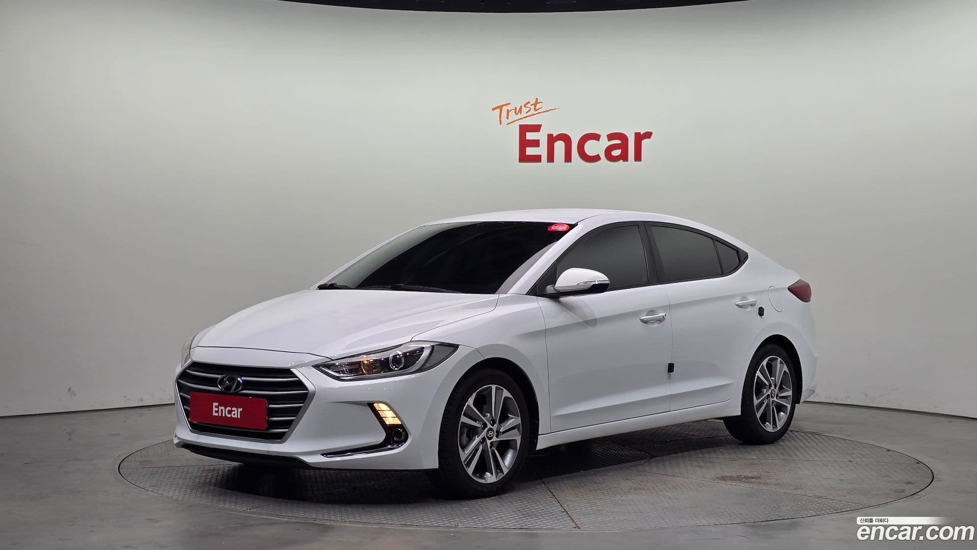Main__Slider__Photo:AVANTE Hyundai 2018.6-0