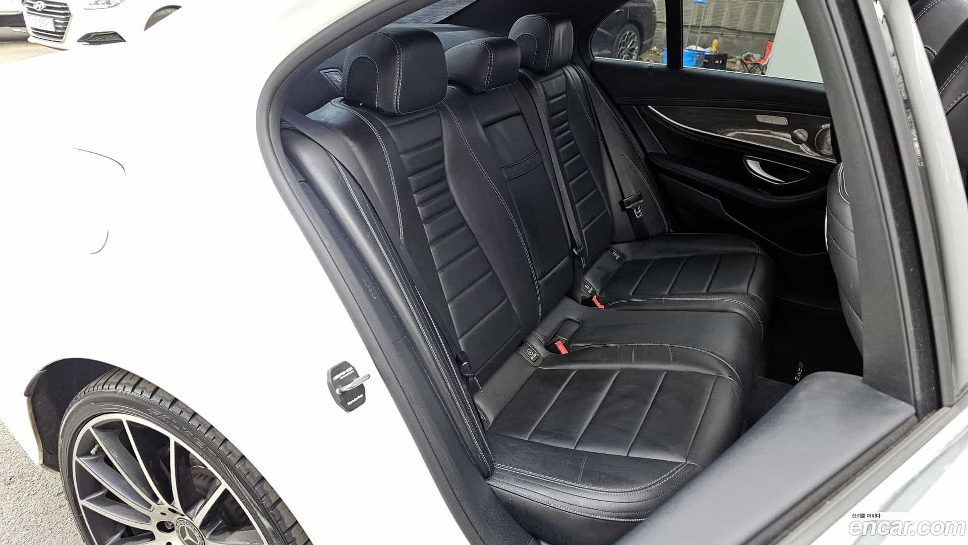 E-Class Mercedes-Benz 2019.11-OPTION-016
