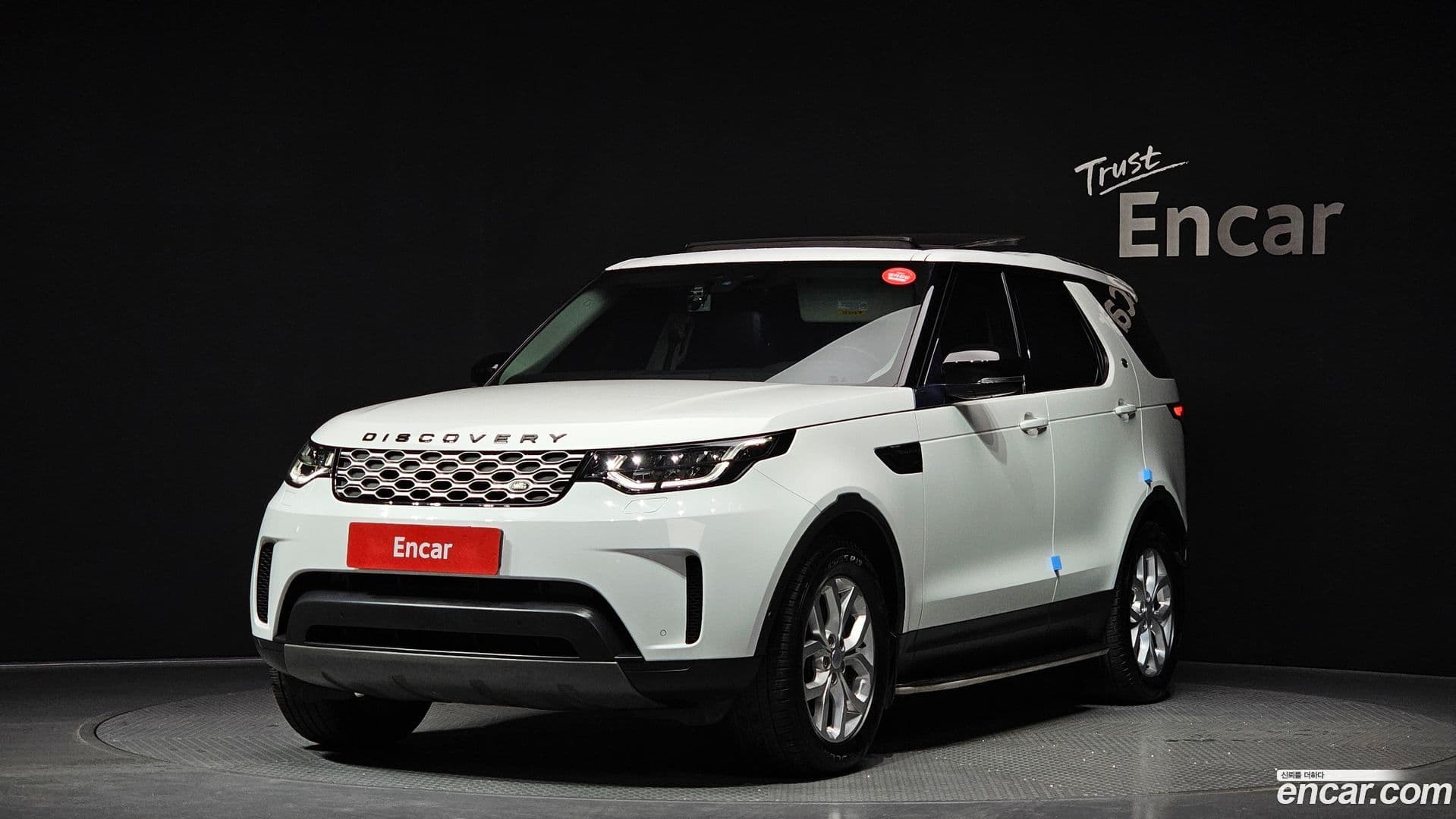 Main__Slider__Photo:Discovery Land Rover 2020.9-0