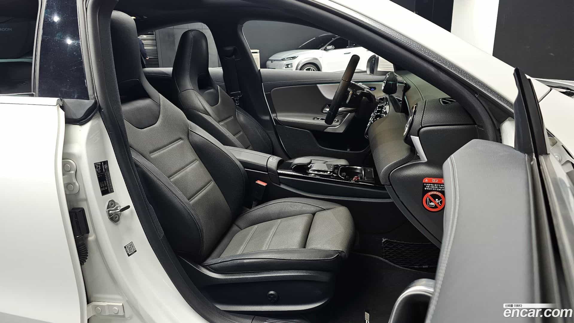 CLA-Class Mercedes-Benz 2020.4-INNER-010