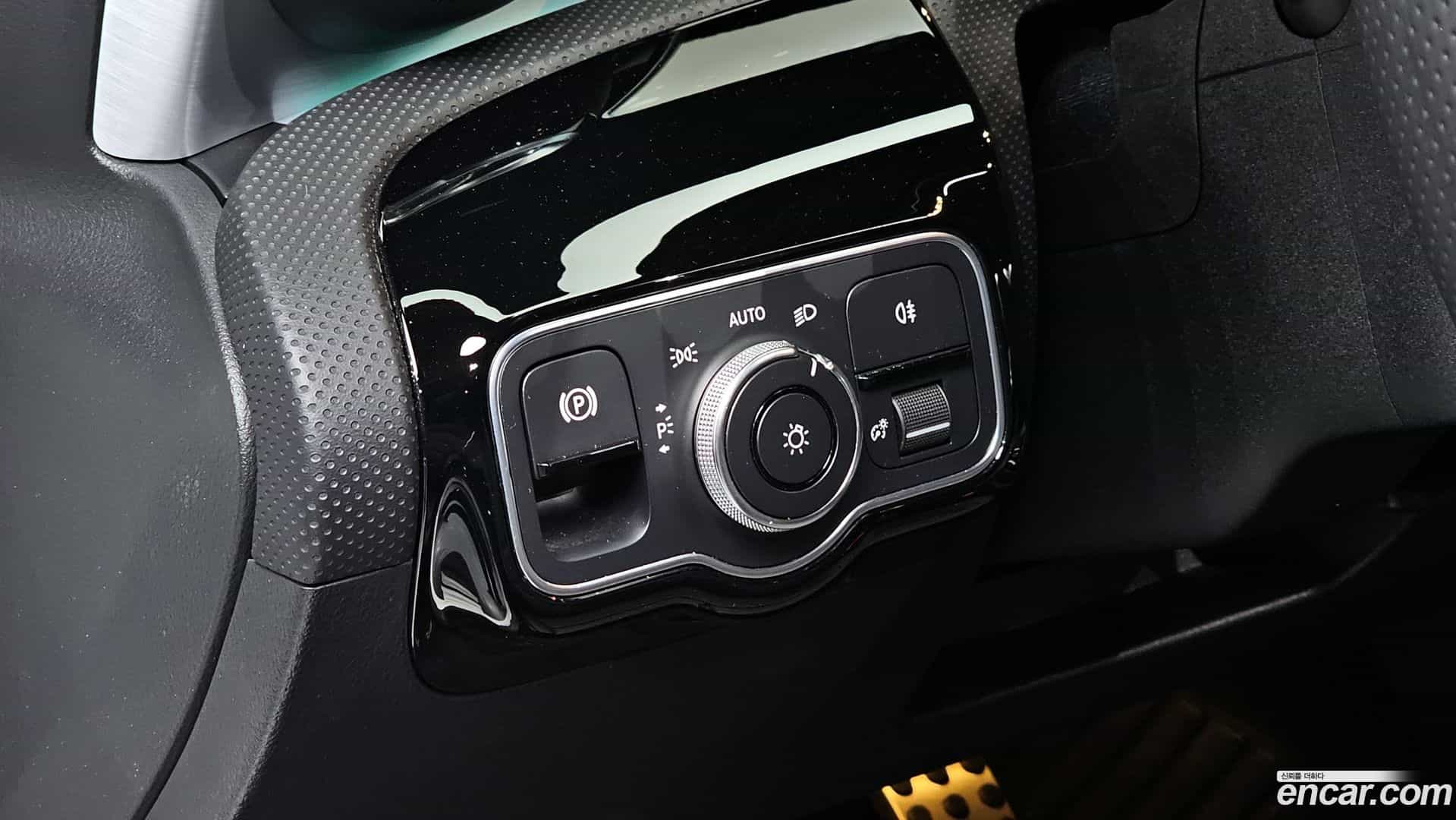 CLA-Class Mercedes-Benz 2020.4-OPTION-021