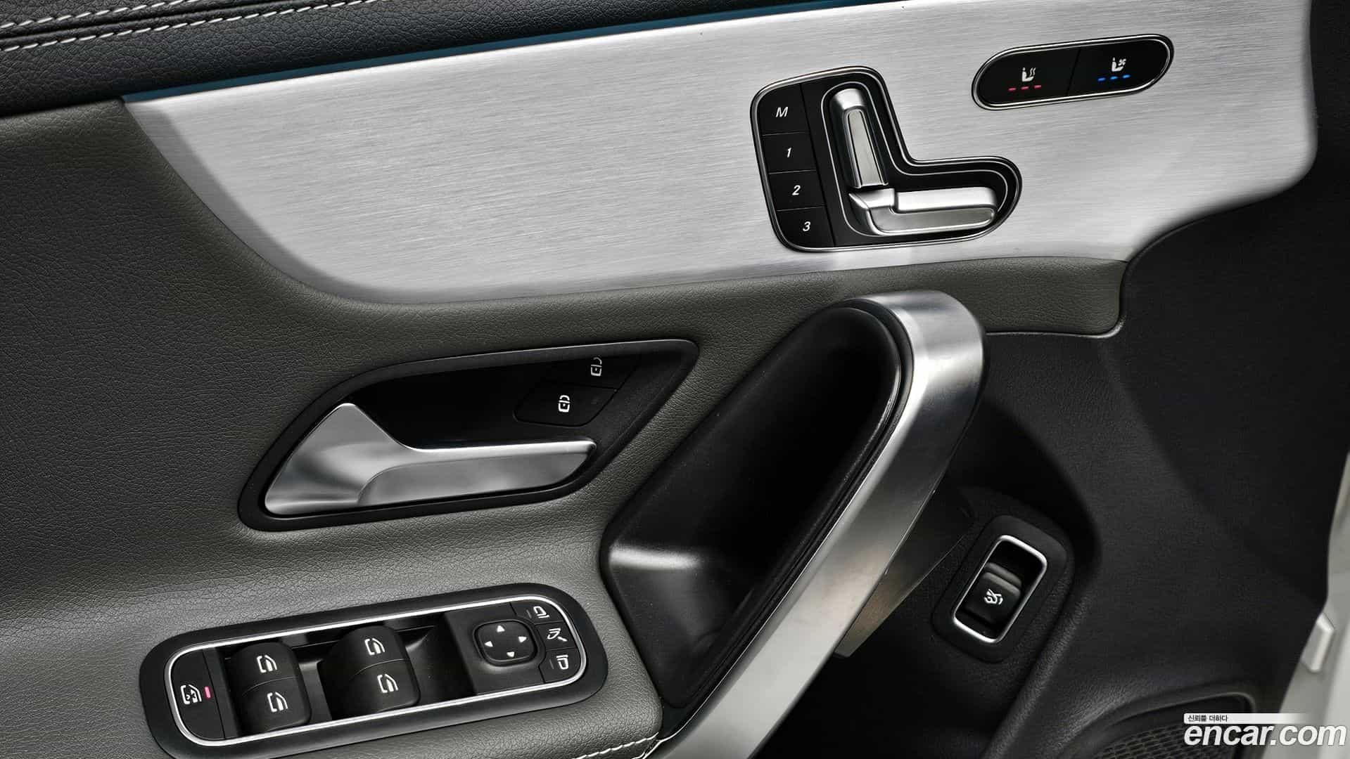 CLA-Class Mercedes-Benz 2020.4-OPTION-022