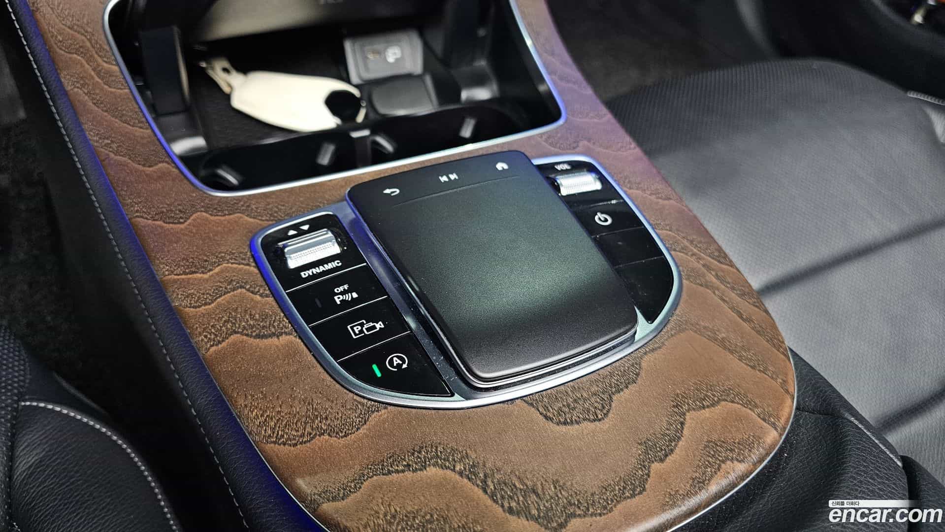 E-Class Mercedes-Benz 2022.2-OPTION-022