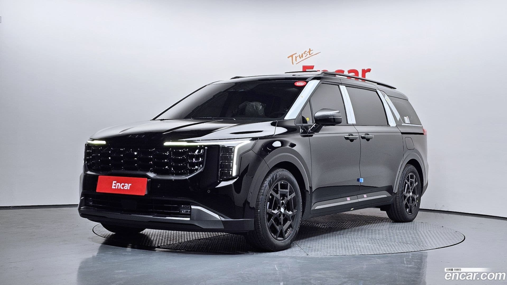 Main__Slider__Photo:Canival Kia 2025.11-0