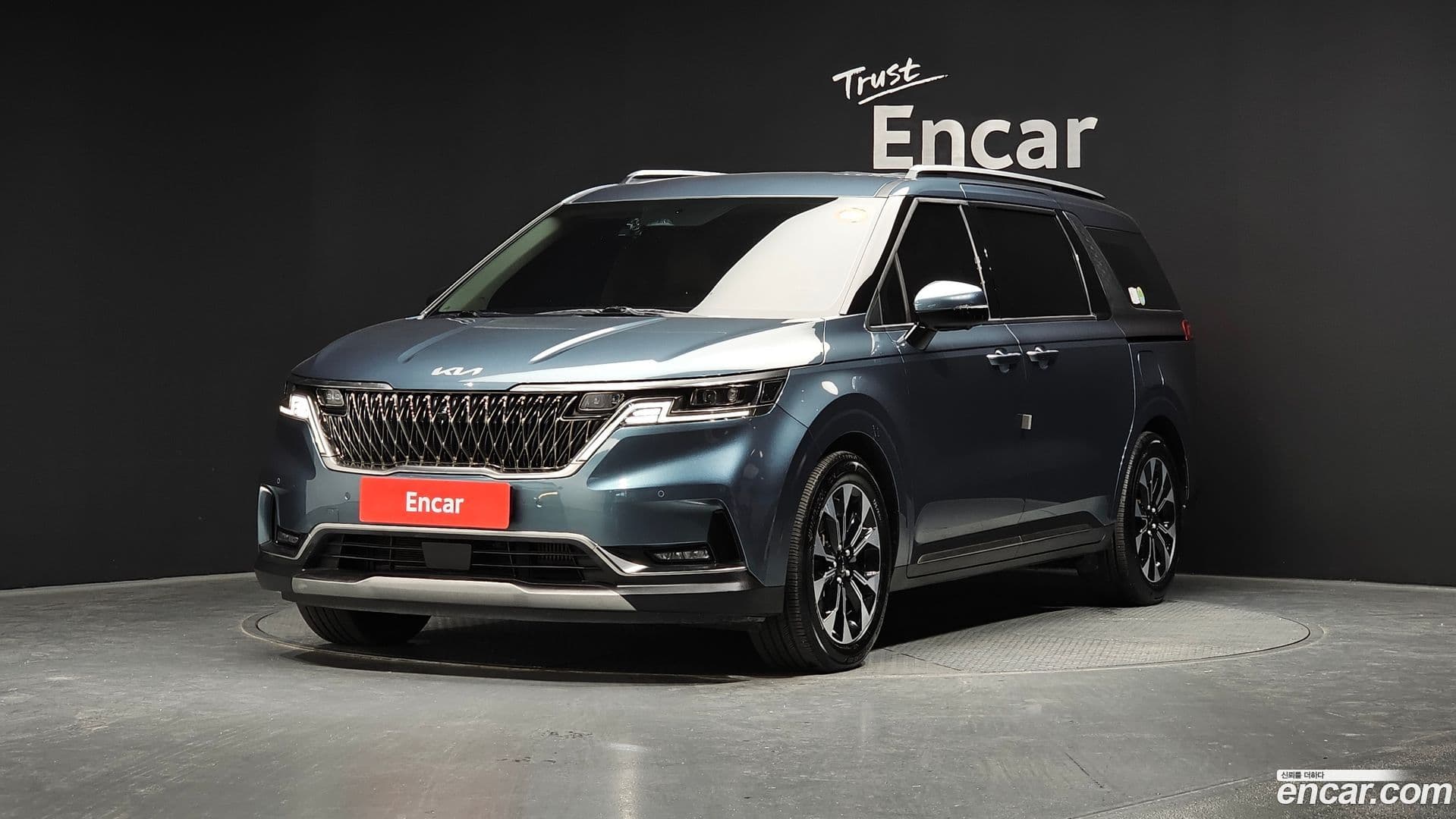 Main__Slider__Photo:Canival Kia 2022.9-0