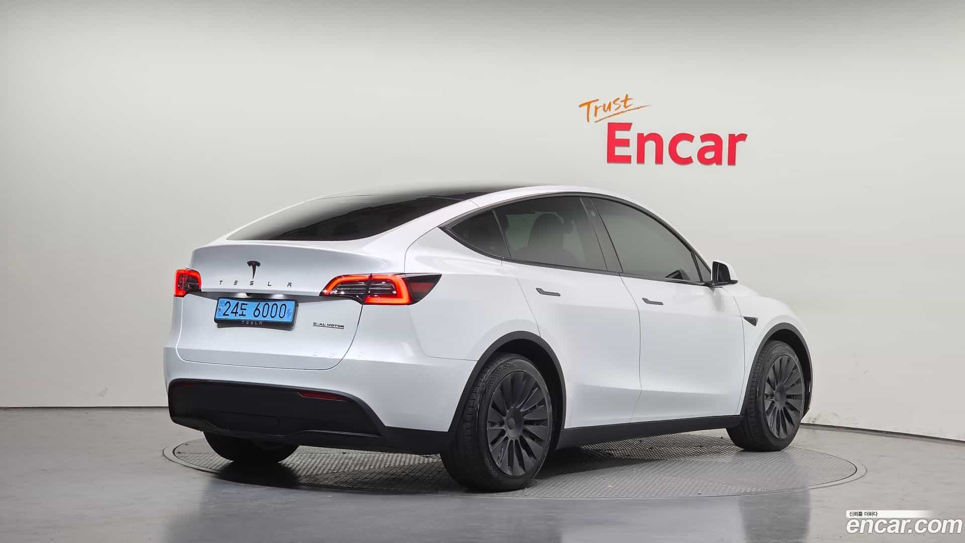 Model Y Tesla 2023.9-OUTER-002
