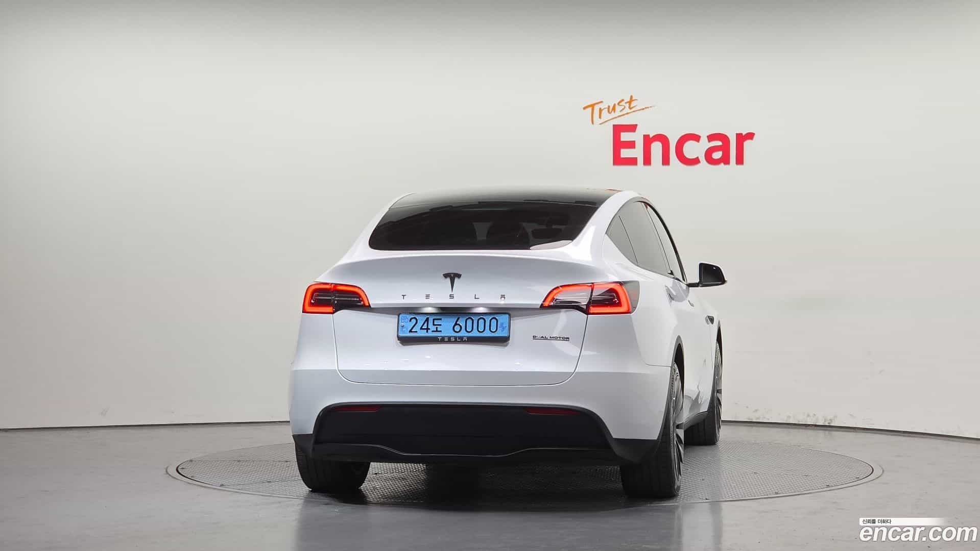 Model Y Tesla 2023.9-OUTER-004