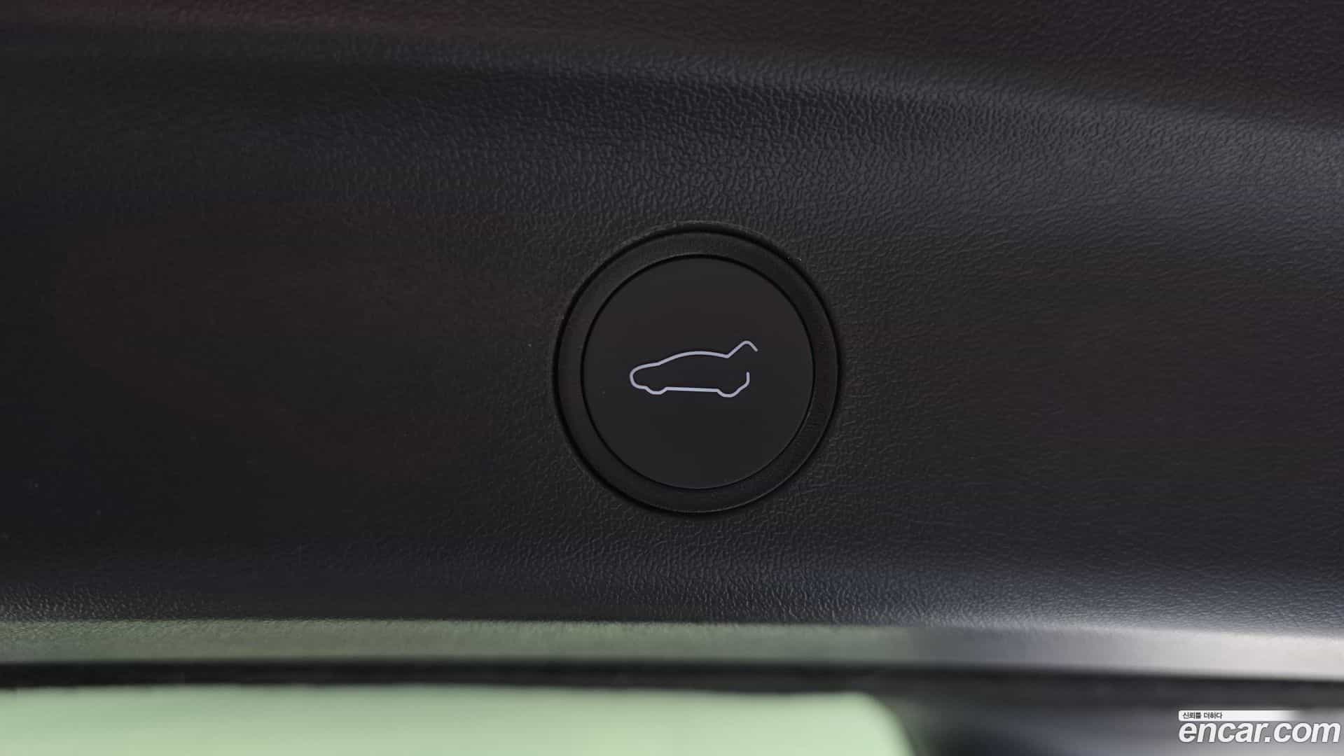 Model Y Tesla 2023.9-OPTION-024