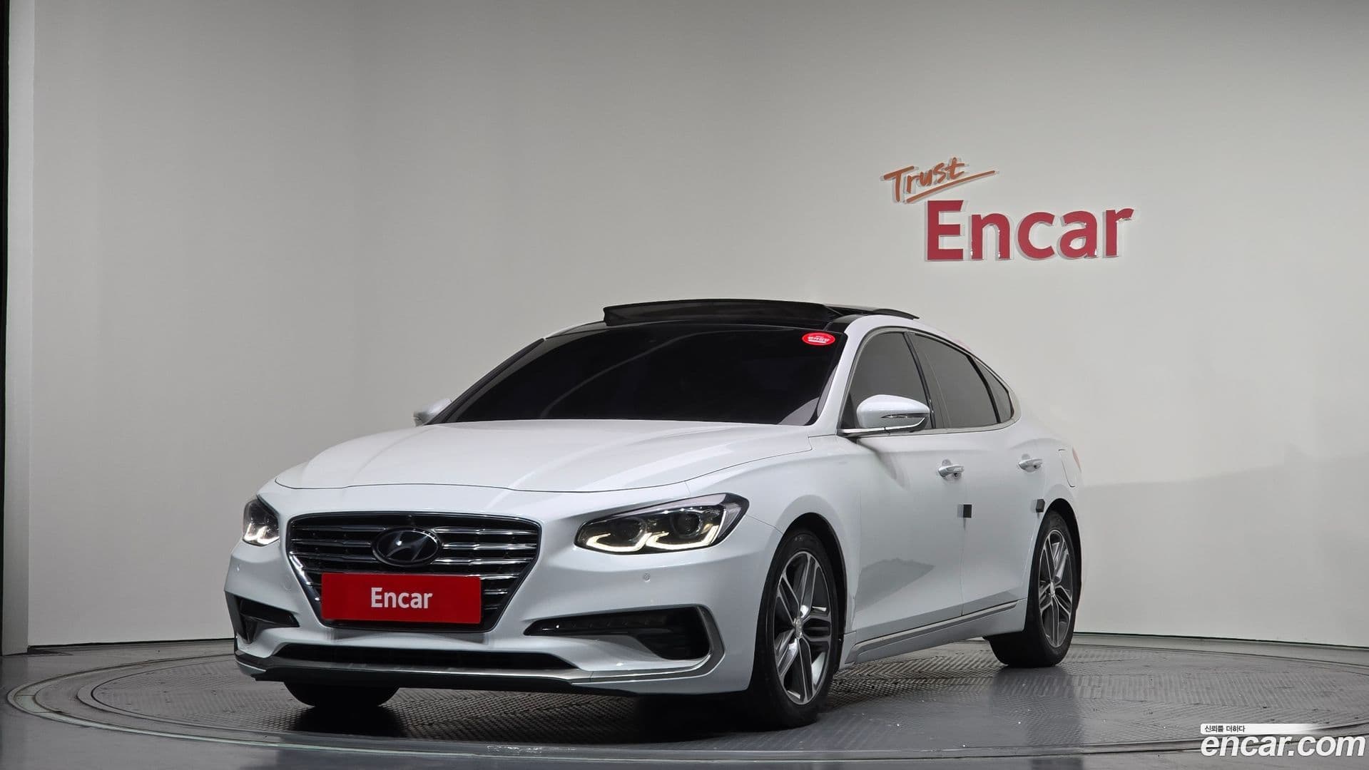 Main__Slider__Photo:Grandeur Hyundai 2017.8-0