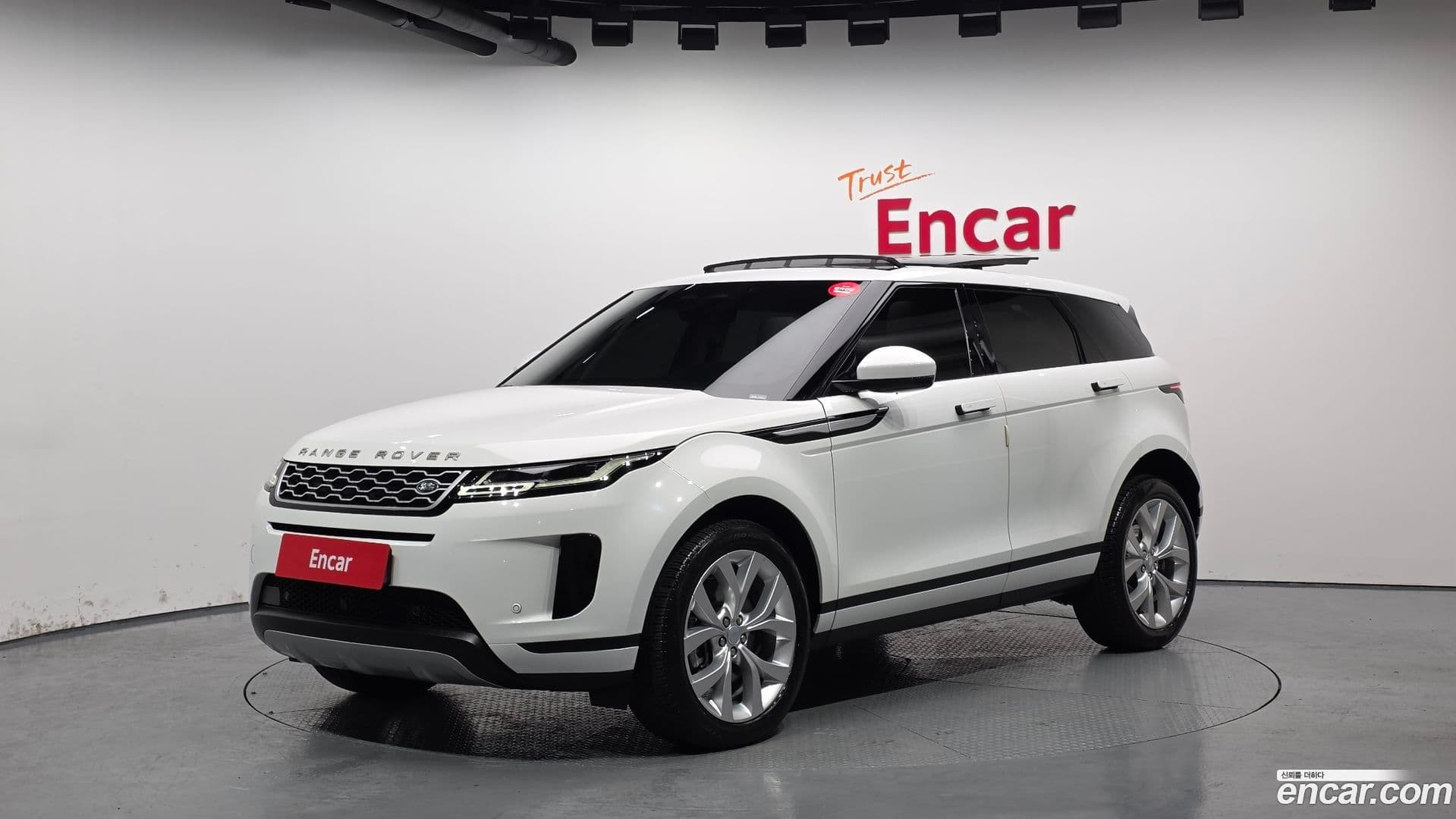 Main__Slider__Photo:Range Rover Evoque Land Rover 2022.2-0