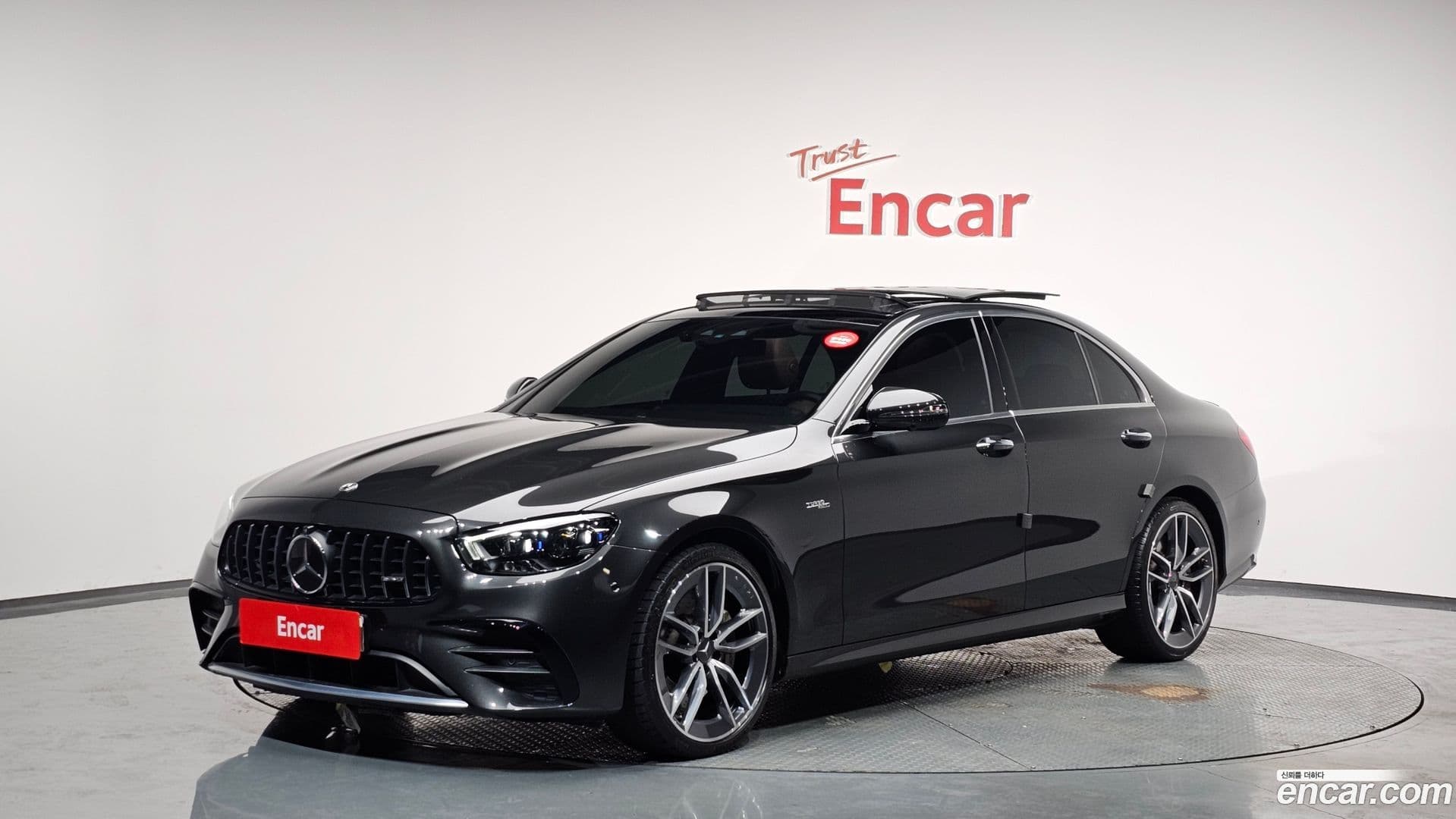 Main__Slider__Photo:E-Class Mercedes-Benz 2021.9-0