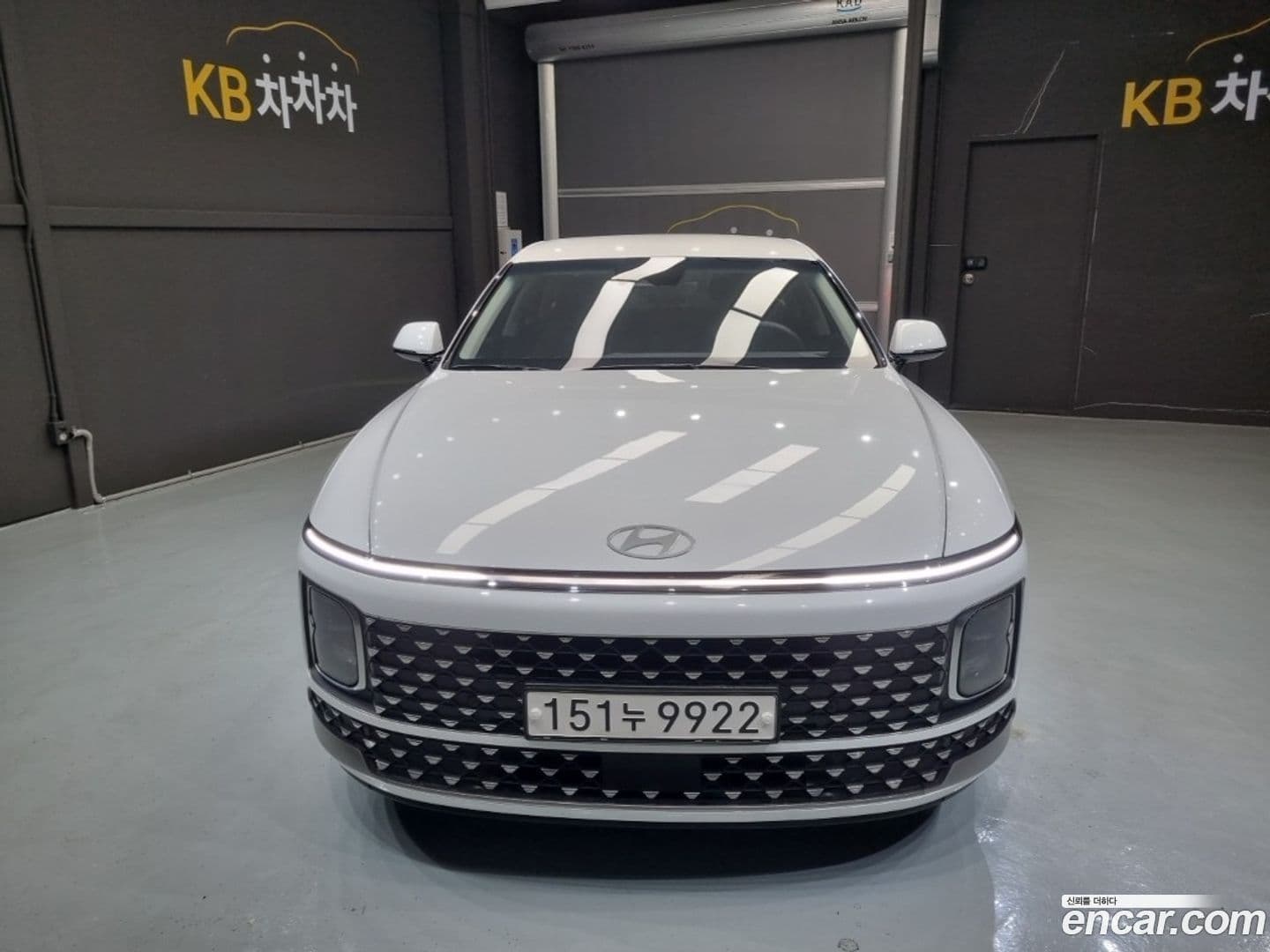 Main__Slider__Photo:Grandeur Hyundai 2023.10-0