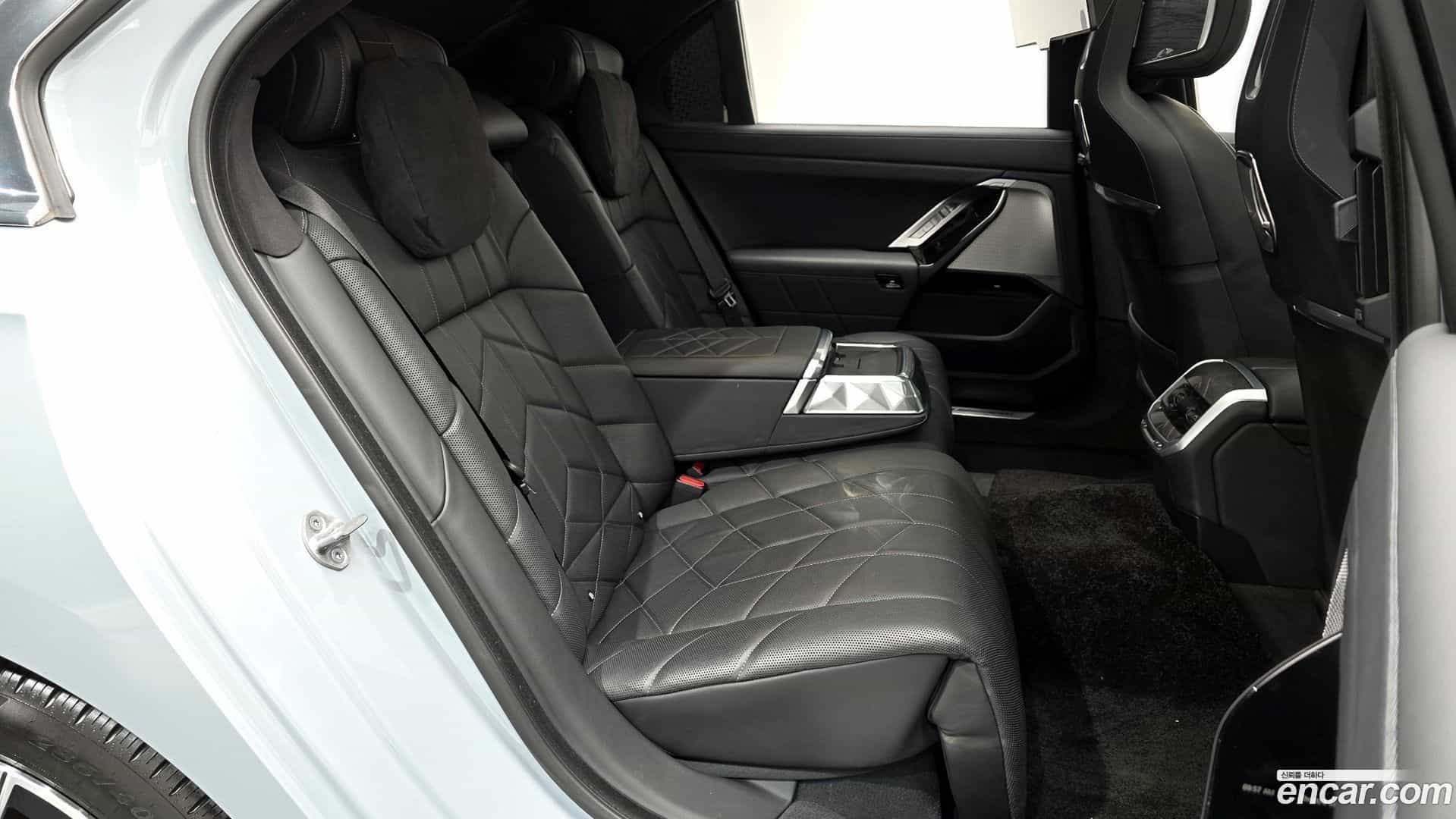 7-Series BMW 2023.4-OPTION-016