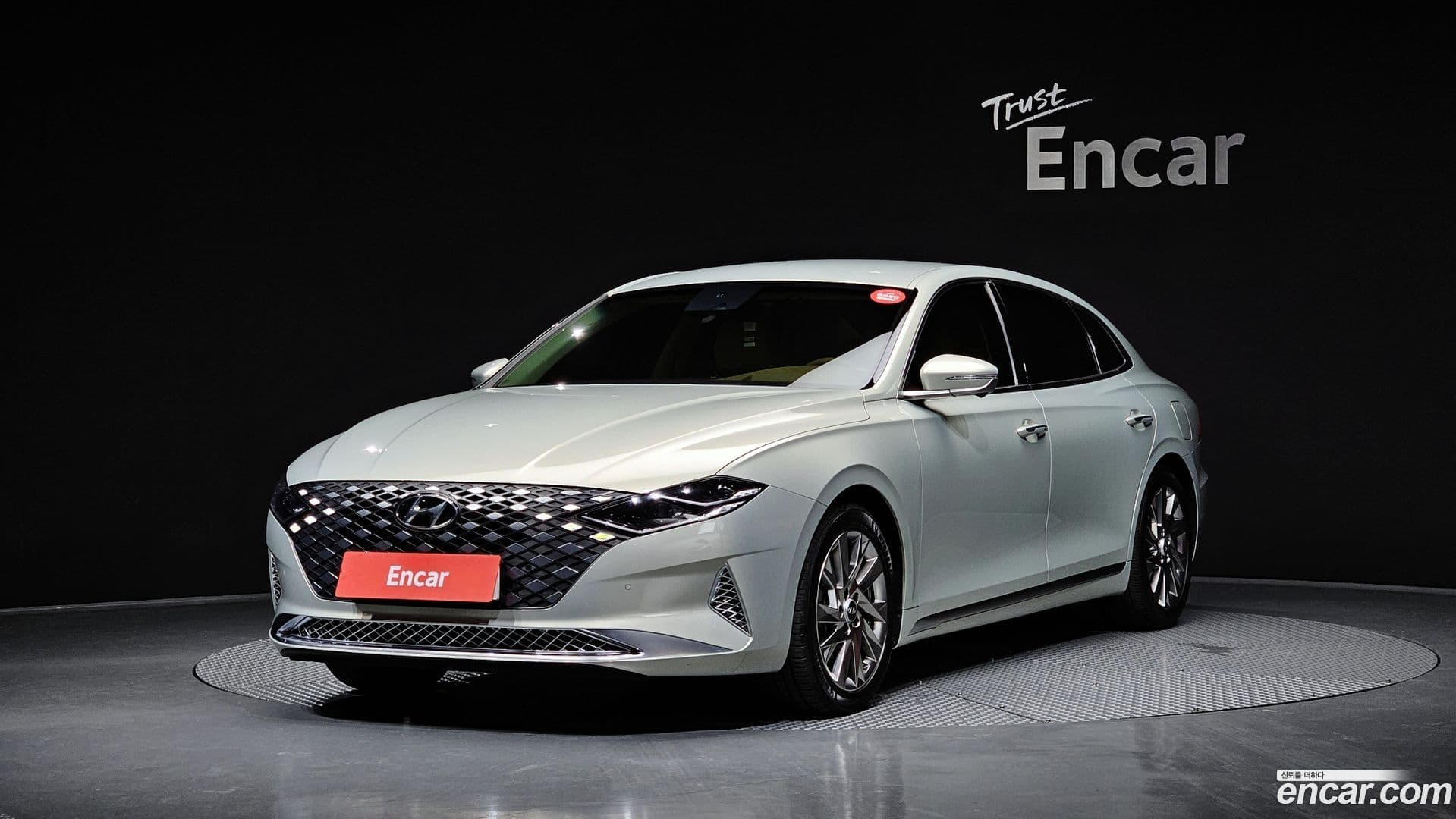 Main__Slider__Photo:Grandeur Hyundai 2021.8-0