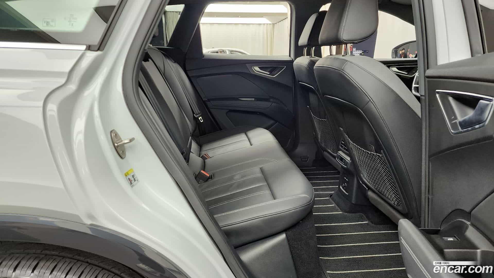 Q4 e-tron Audi 2023.11-OPTION-016