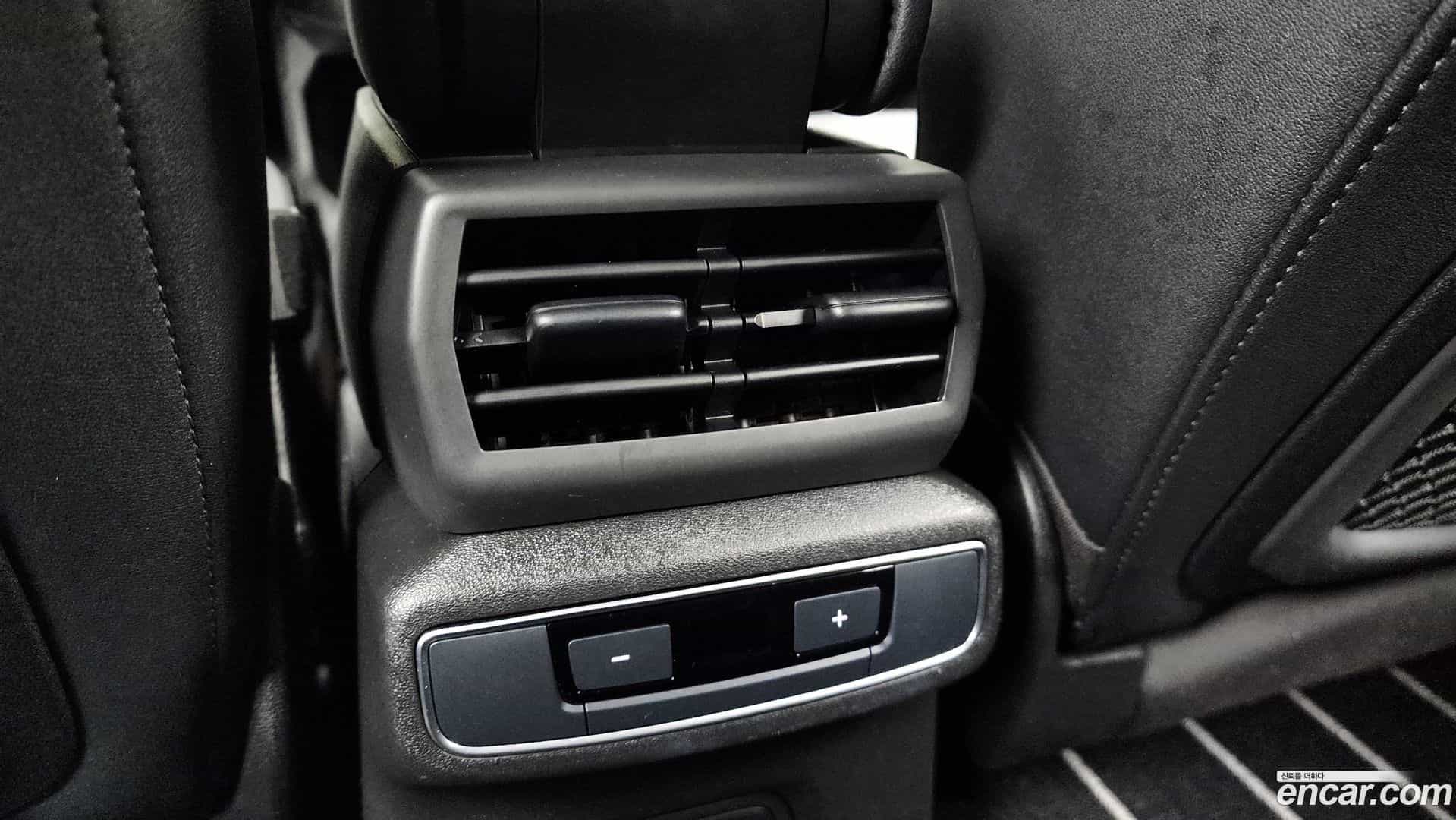 Q4 e-tron Audi 2023.11-OPTION-023