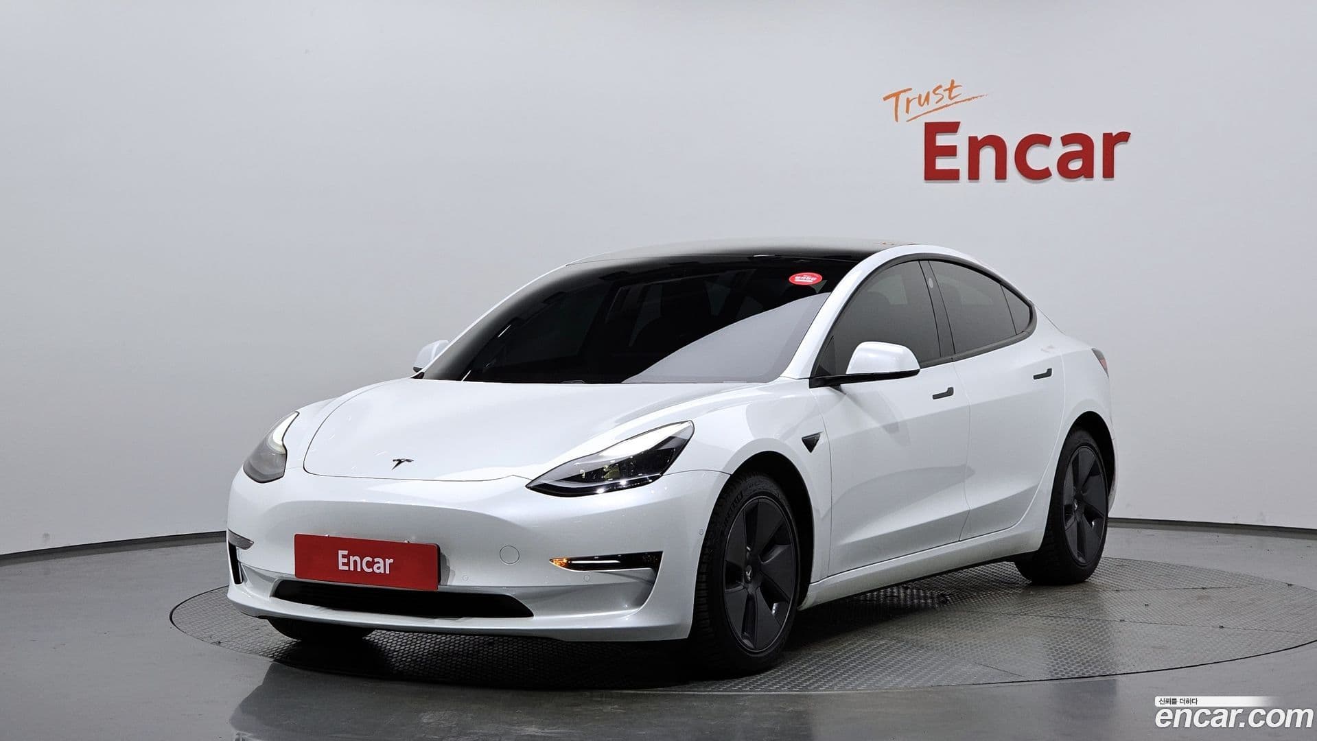 Main__Slider__Photo:Model 3 Tesla 2021.2-0
