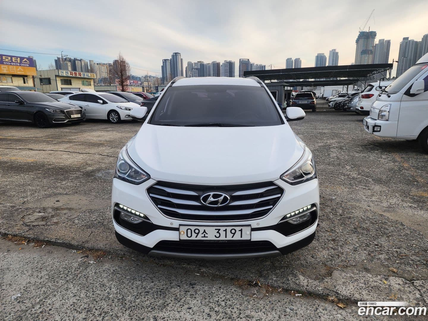 Main__Slider__Photo:Santafe Hyundai 2017.11-0