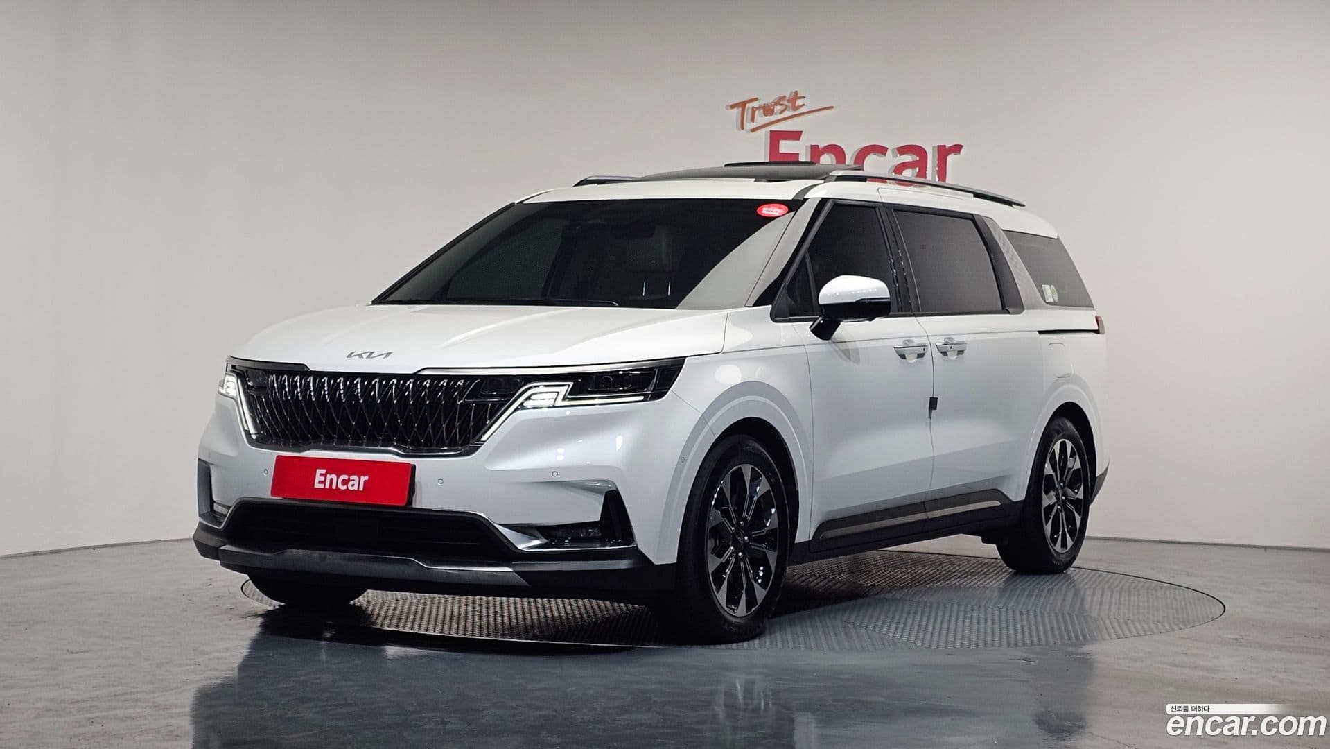 Main__Slider__Photo:Canival Kia 2023.1-0