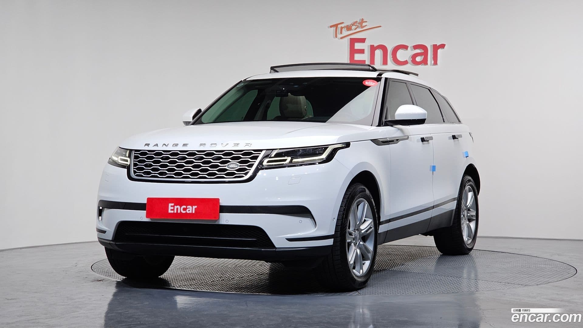 Main__Slider__Photo:Range Rover Velar Land Rover 2018.6-0