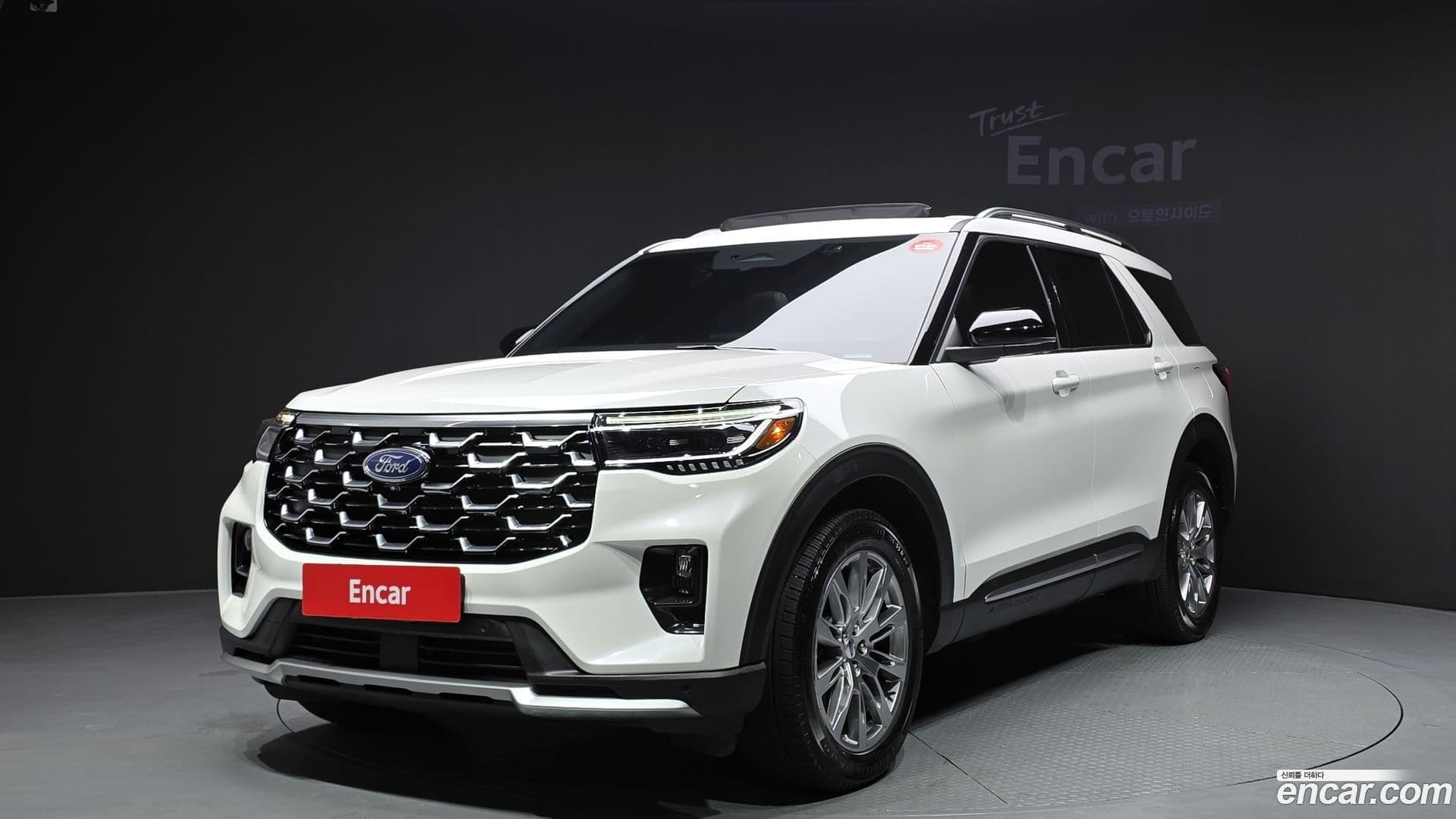 Main__Slider__Photo:Explorer Ford 2024.10-0