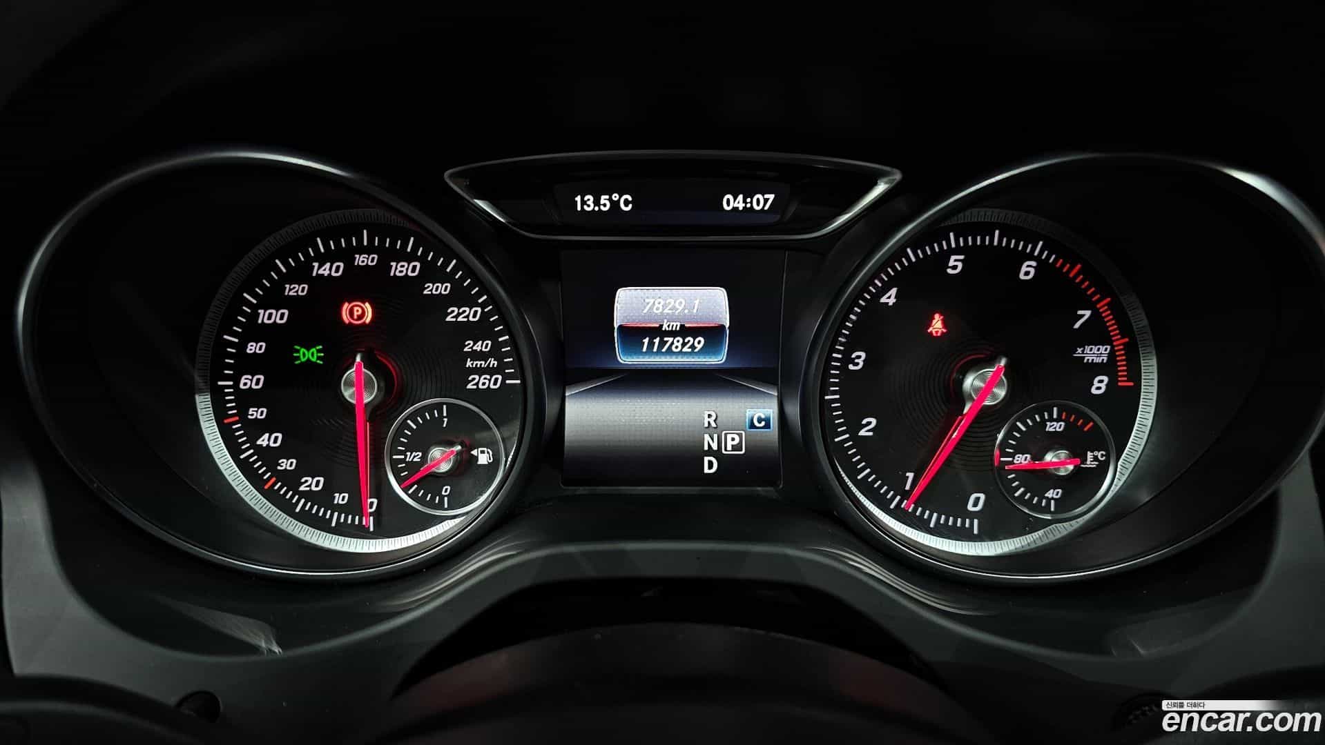 GLA-Class Mercedes-Benz 2017.9-INNER-008
