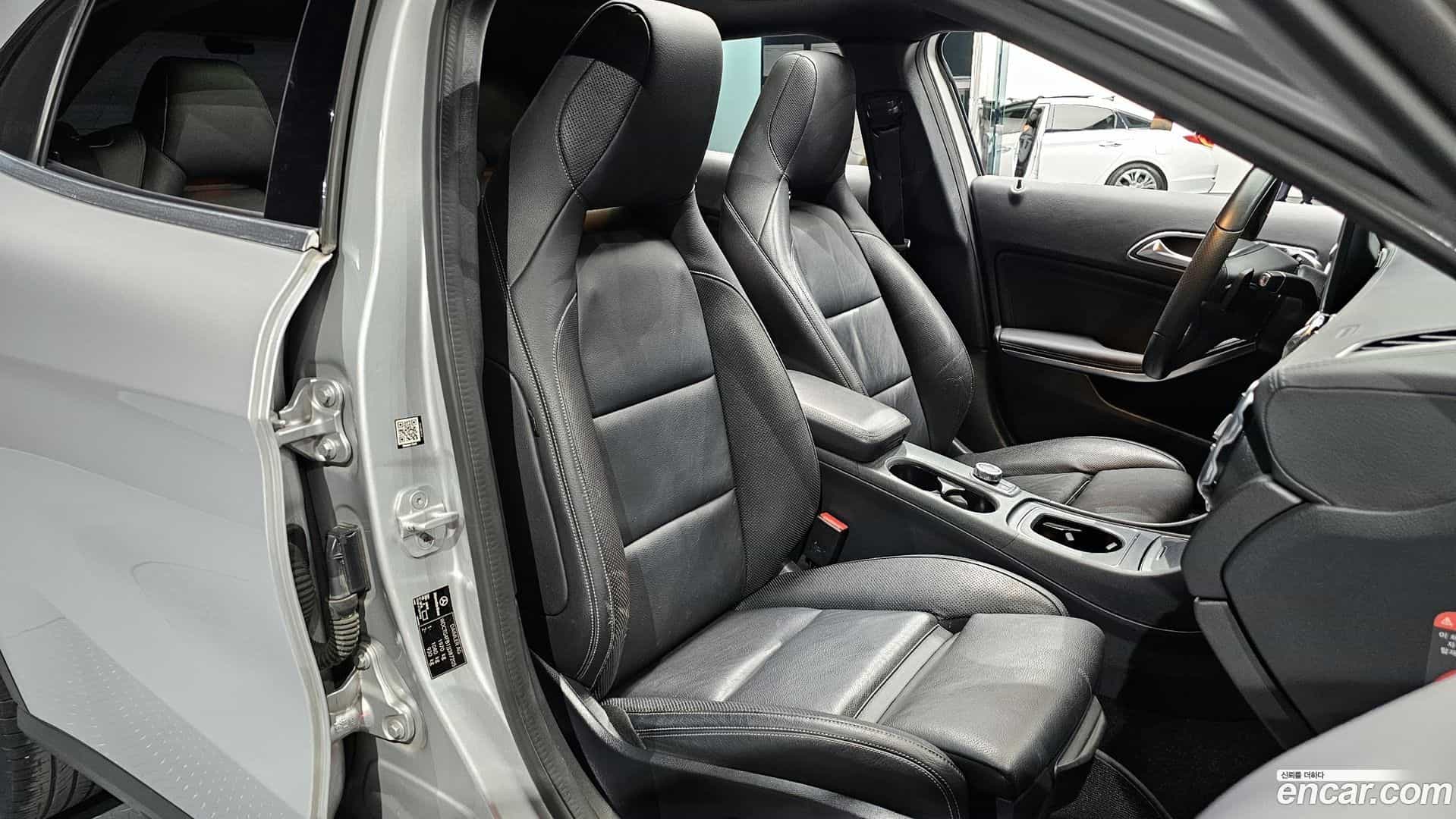 GLA-Class Mercedes-Benz 2017.9-INNER-010