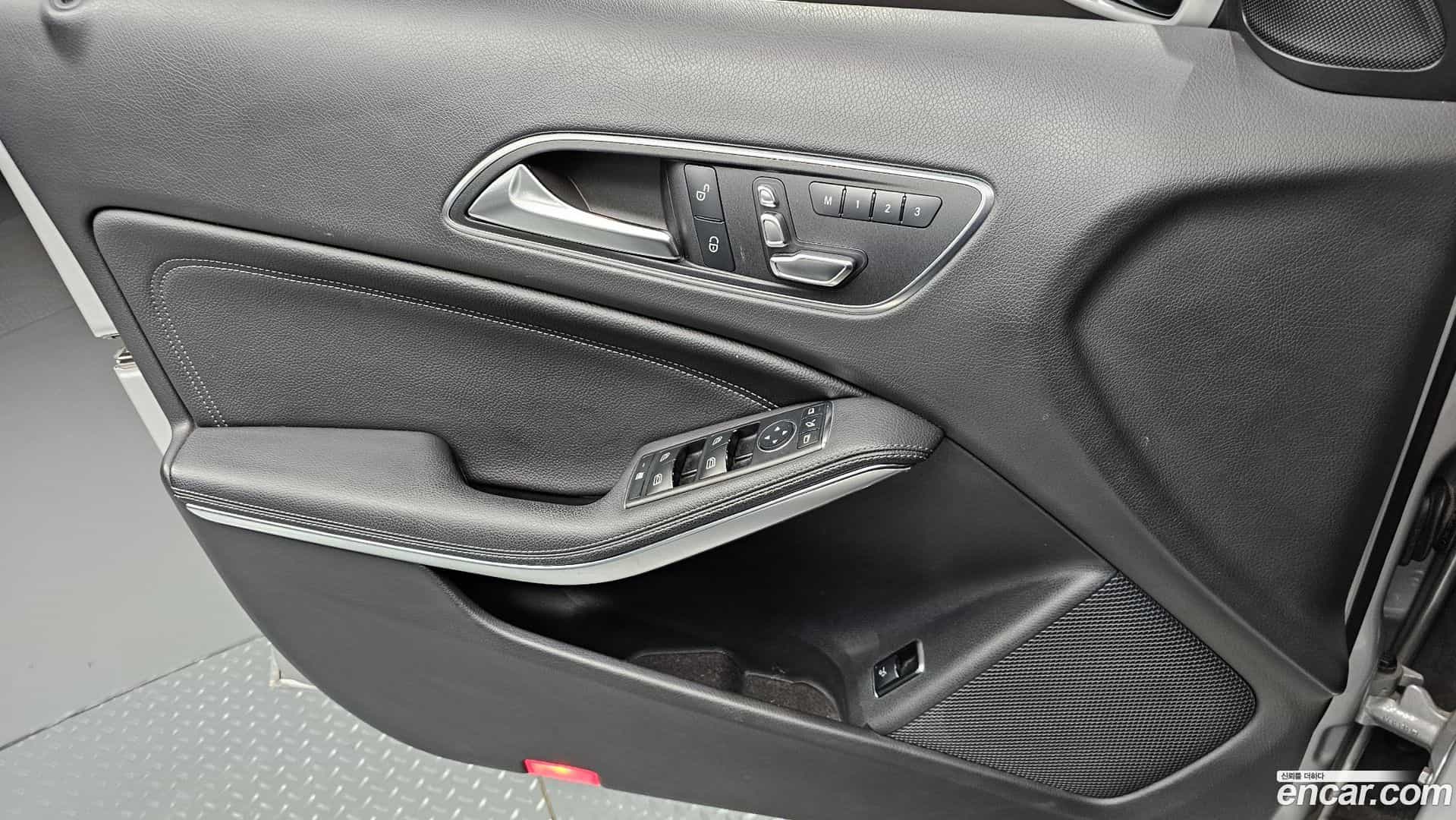 GLA-Class Mercedes-Benz 2017.9-OPTION-018