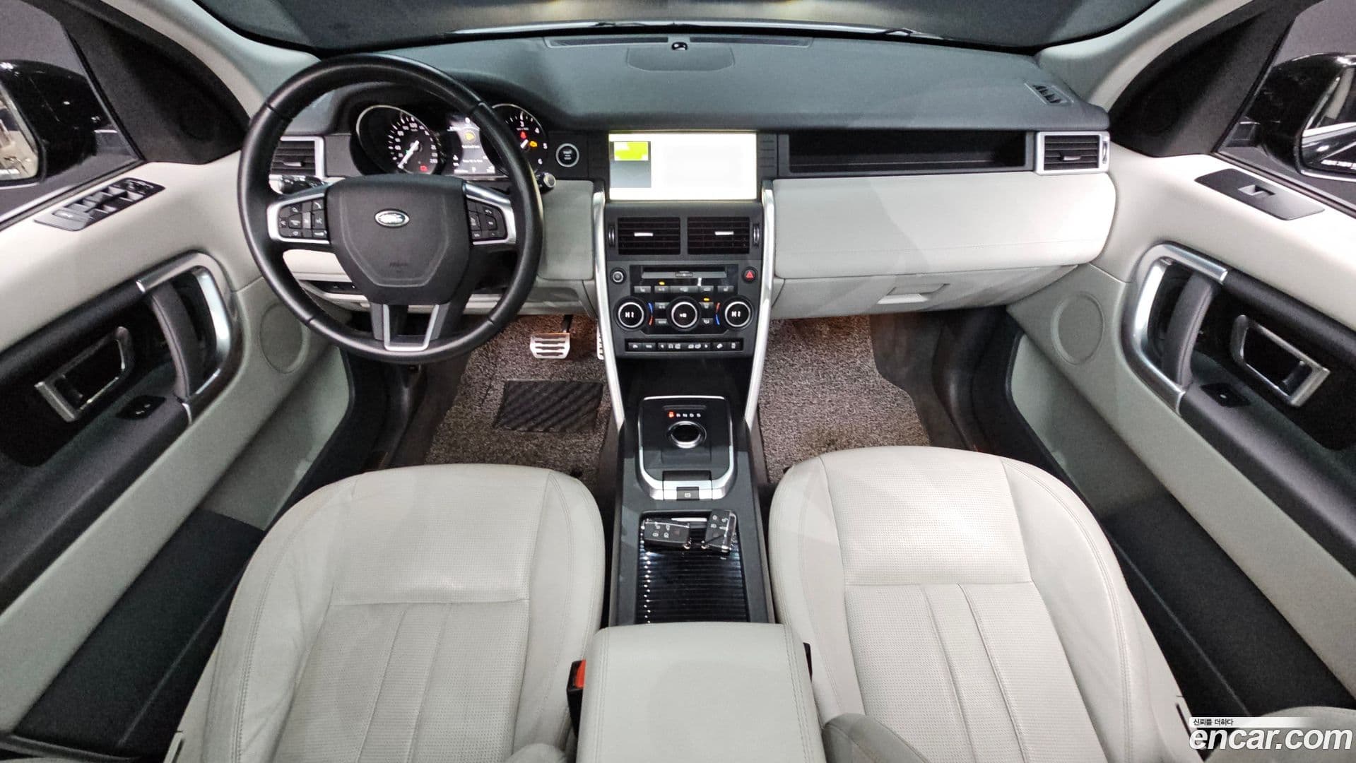 Main__Slider__Photo:Discovery Sport Land Rover 2017.8-0